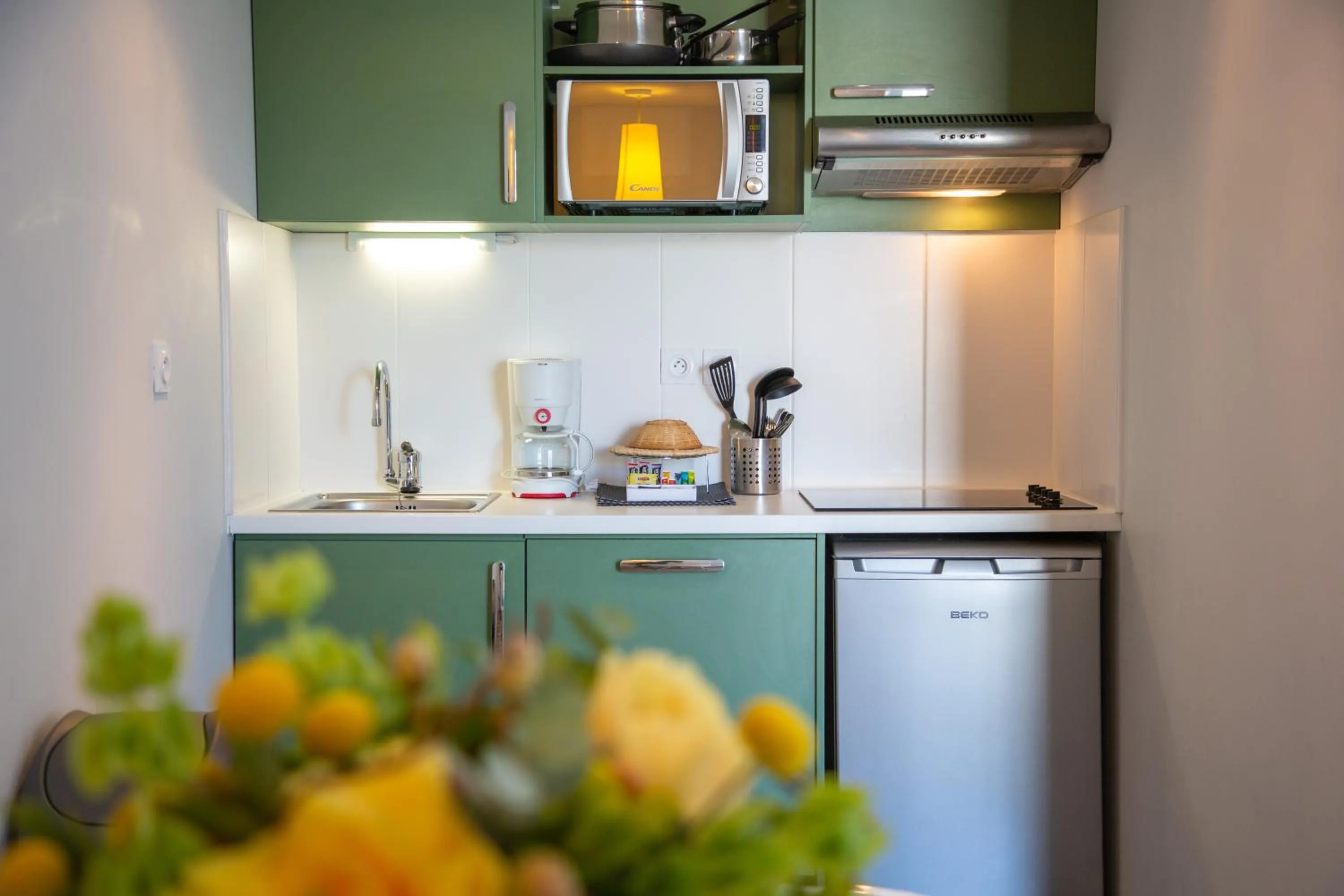 Kitchen or kitchenette in Privilège Appart Hôtel Saint Exupéry