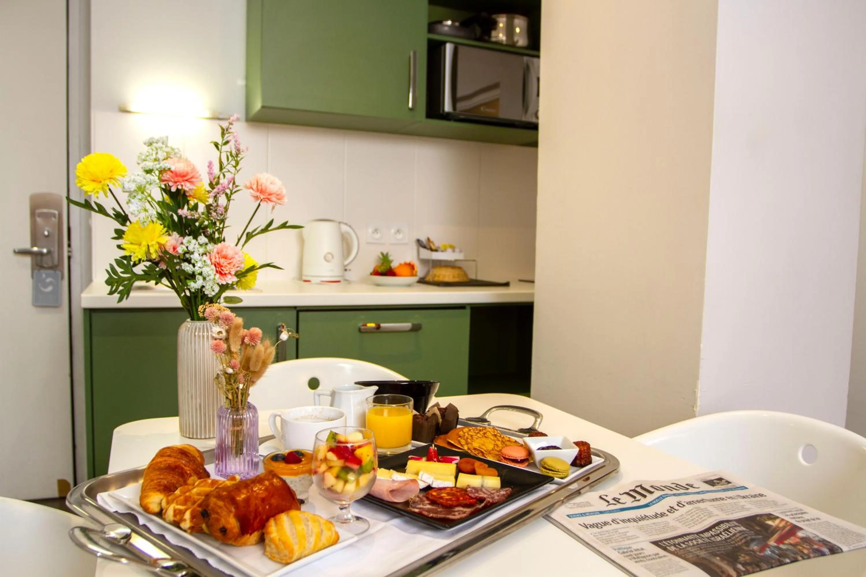 Kitchen or kitchenette in Privilège Appart Hôtel Saint Exupéry