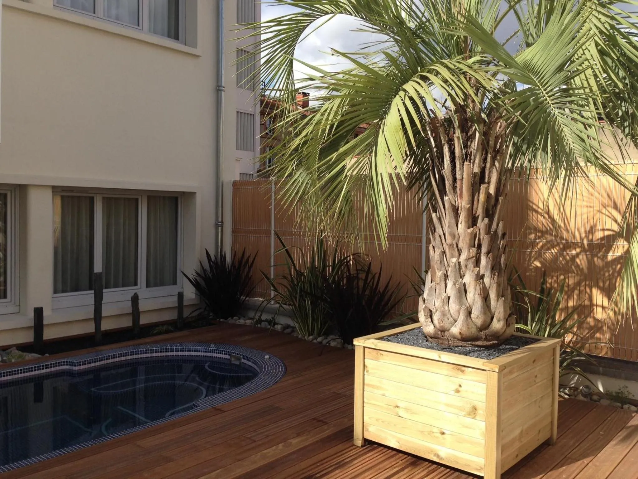 Spa and wellness centre/facilities in Privilège Appart Hôtel Saint Exupéry