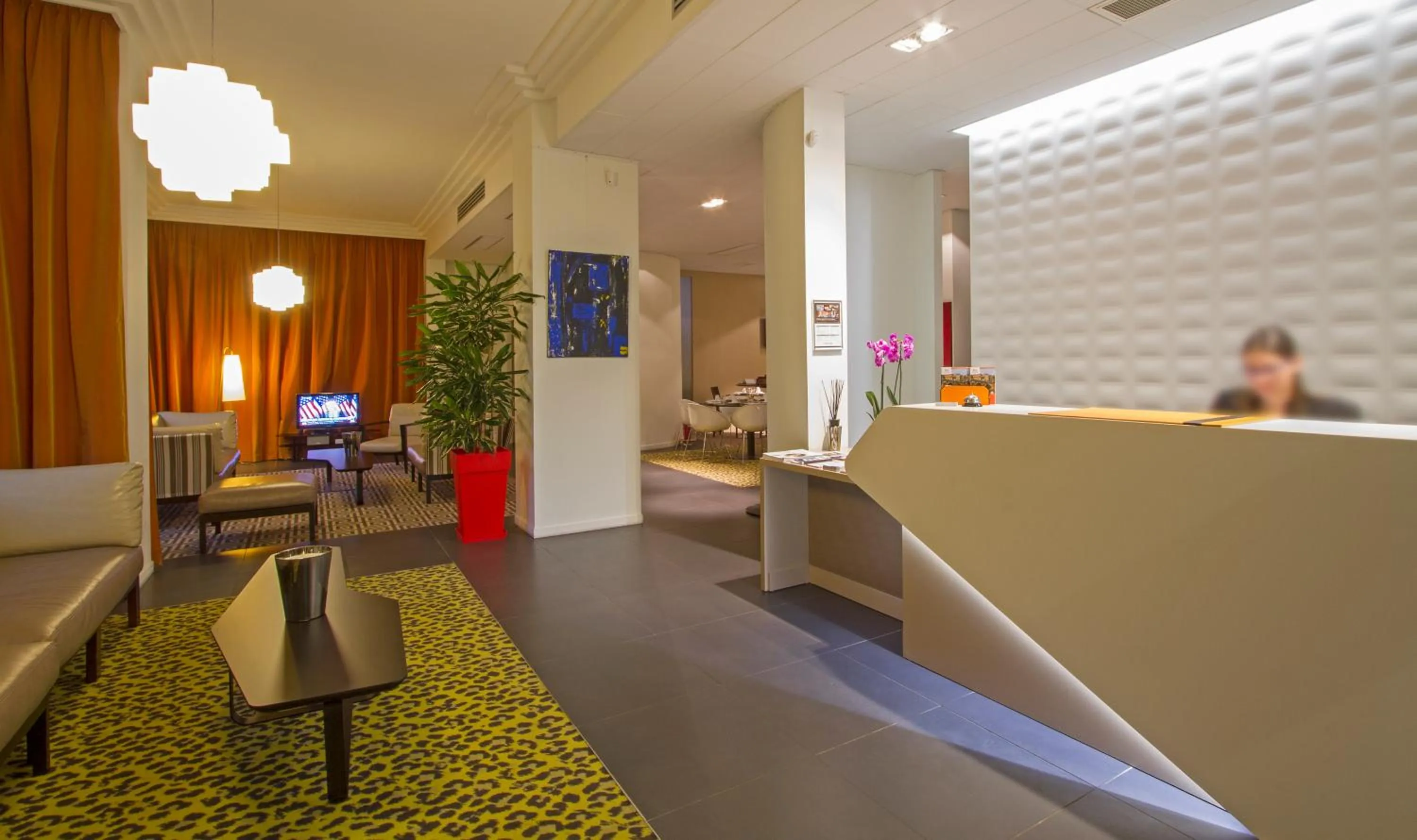 Lobby or reception in Privilège Appart Hôtel Saint Exupéry