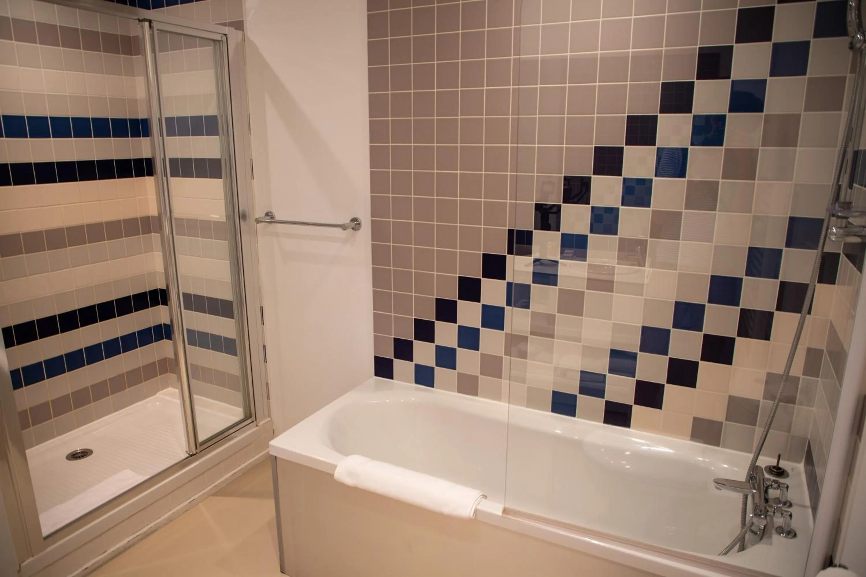 Bathroom in Privilège Appart Hôtel Saint Exupéry