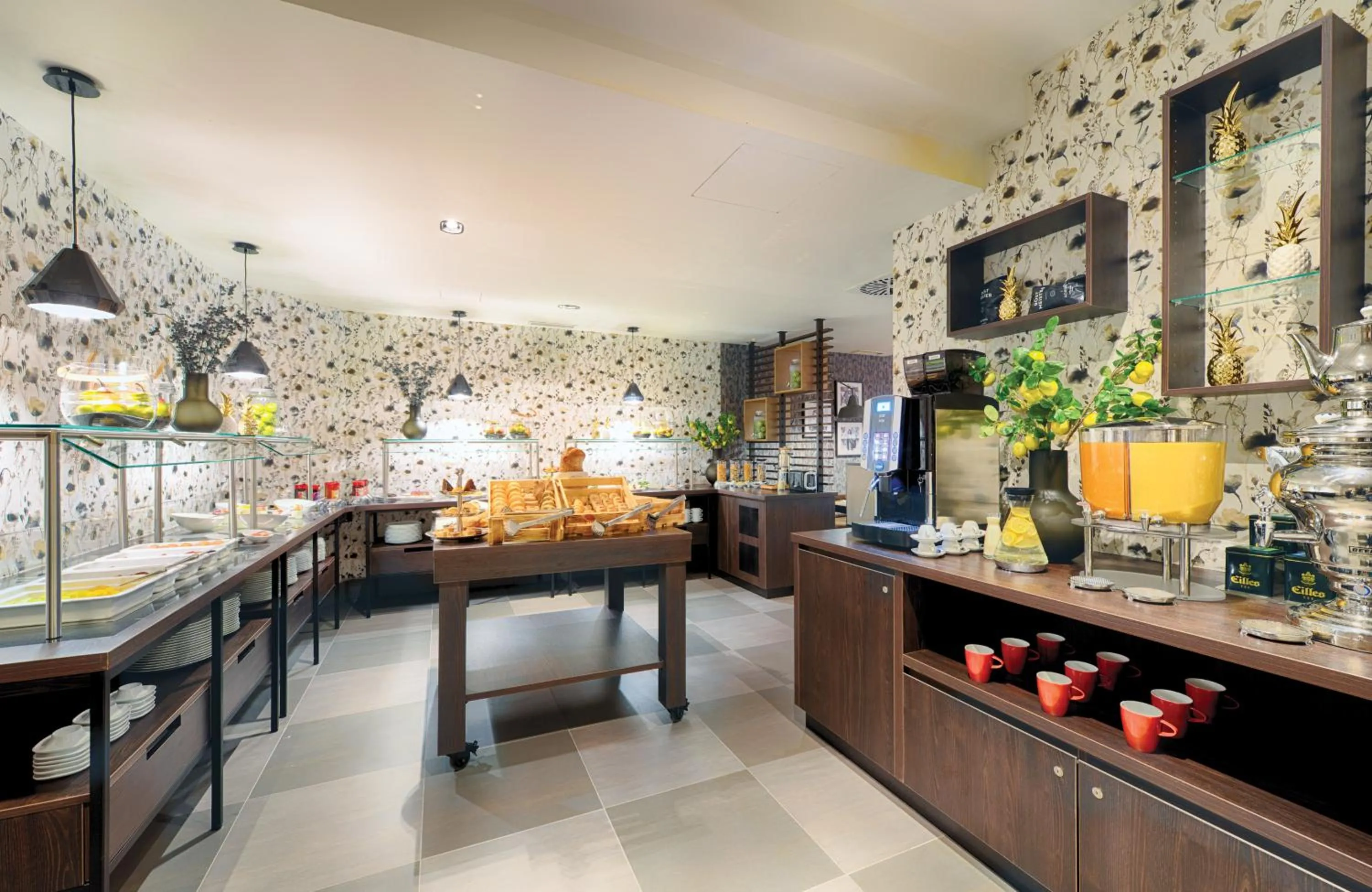 Buffet breakfast in Leonardo Boutique Hotel Düsseldorf