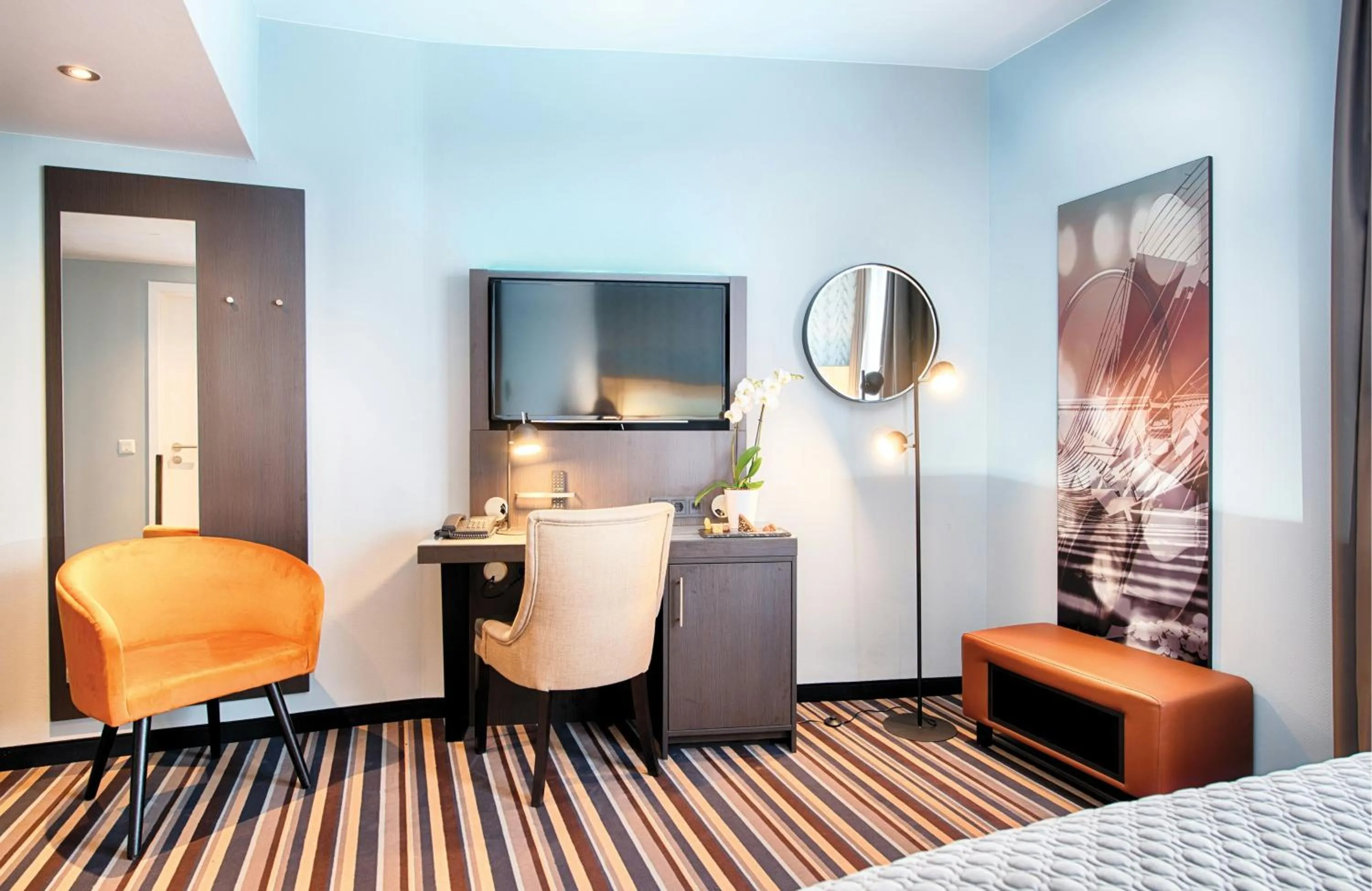 Photo of the whole room, Bed in Leonardo Boutique Hotel Düsseldorf