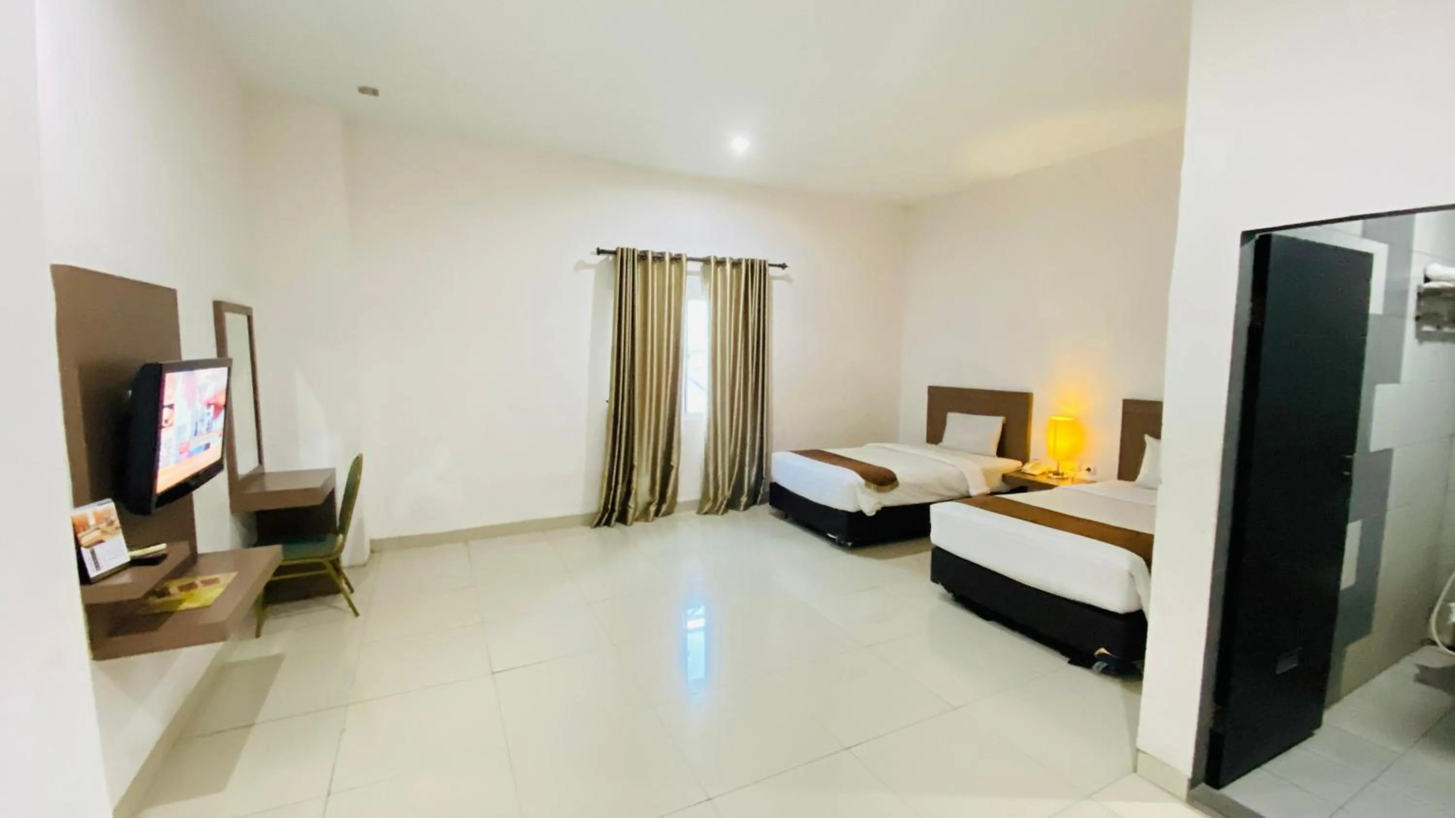 Bedroom, Bed in Saka Hotel Medan