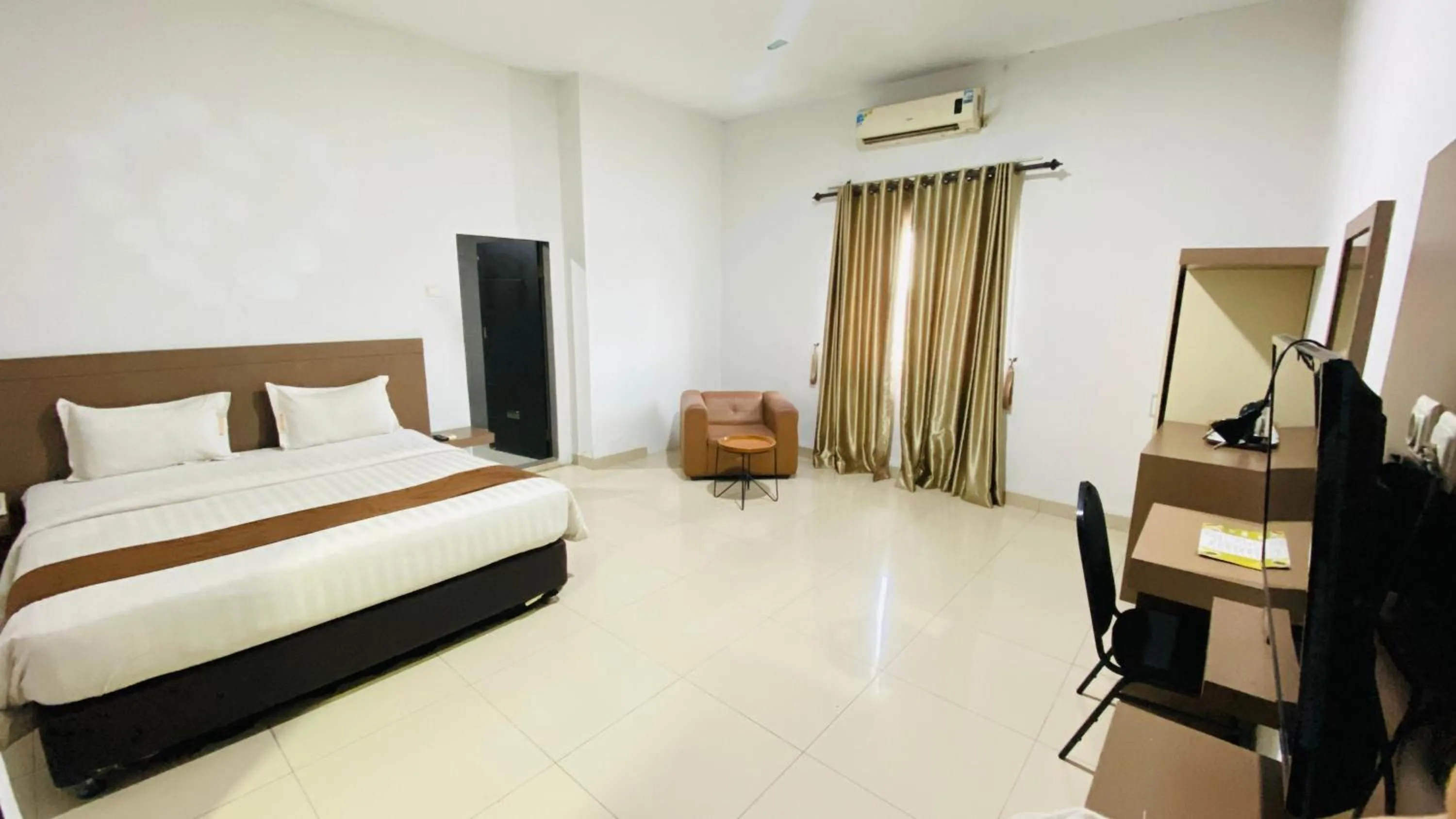 Bed in Saka Hotel Medan