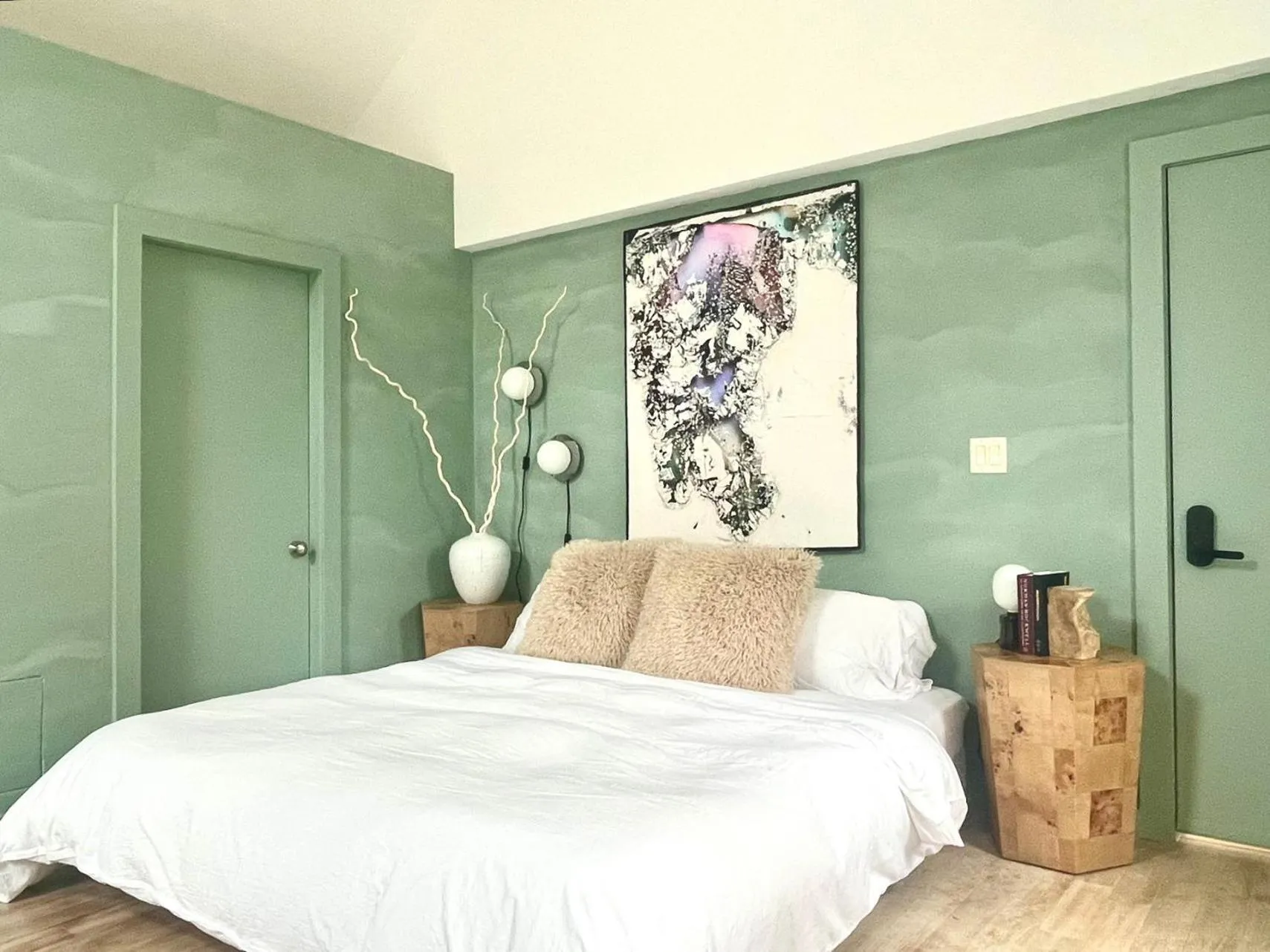 Bed in The Trail in Adams - Berkshires' Art Hotel