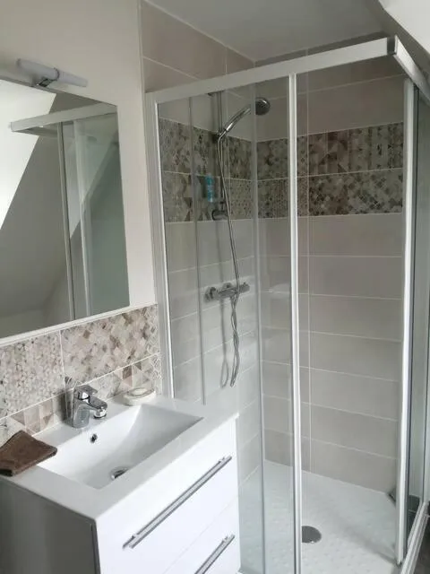 Chambres d'hôtes cosy avec salle de bain privative - Wifi - cuisine partagée - Parking gratuit