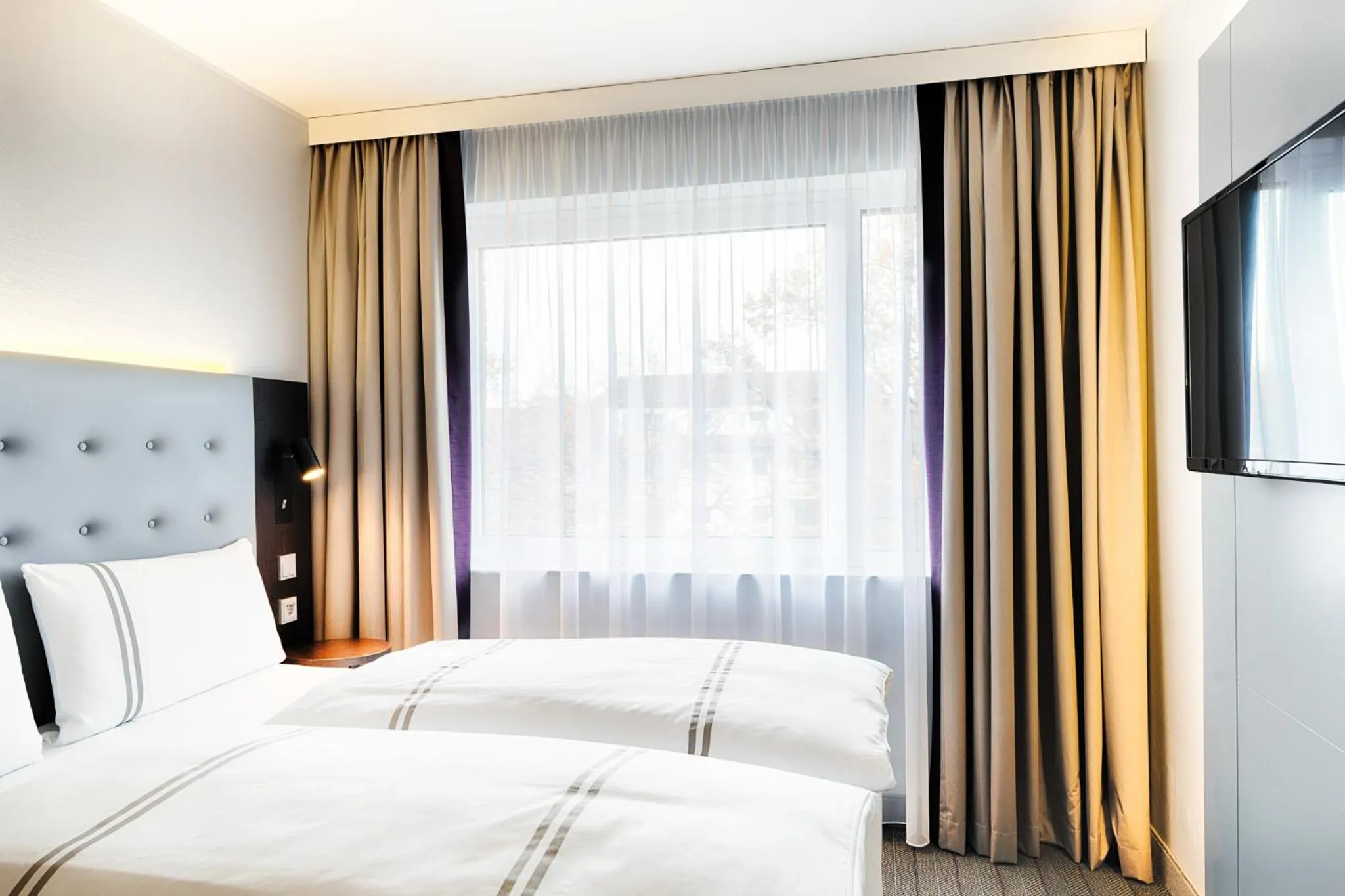 Bed in Premier Inn Berlin City Süd