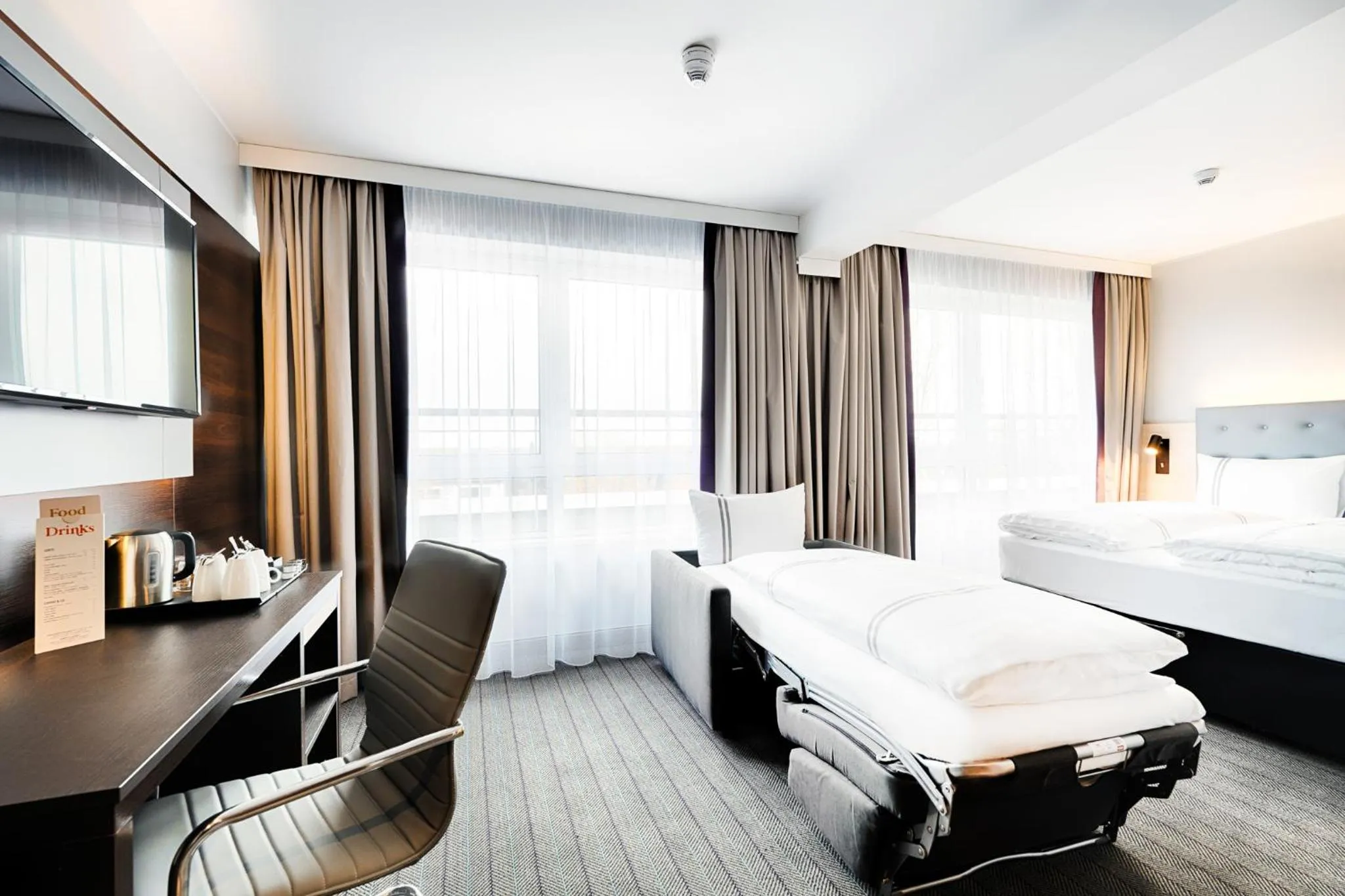 Bed in Premier Inn Berlin City Süd