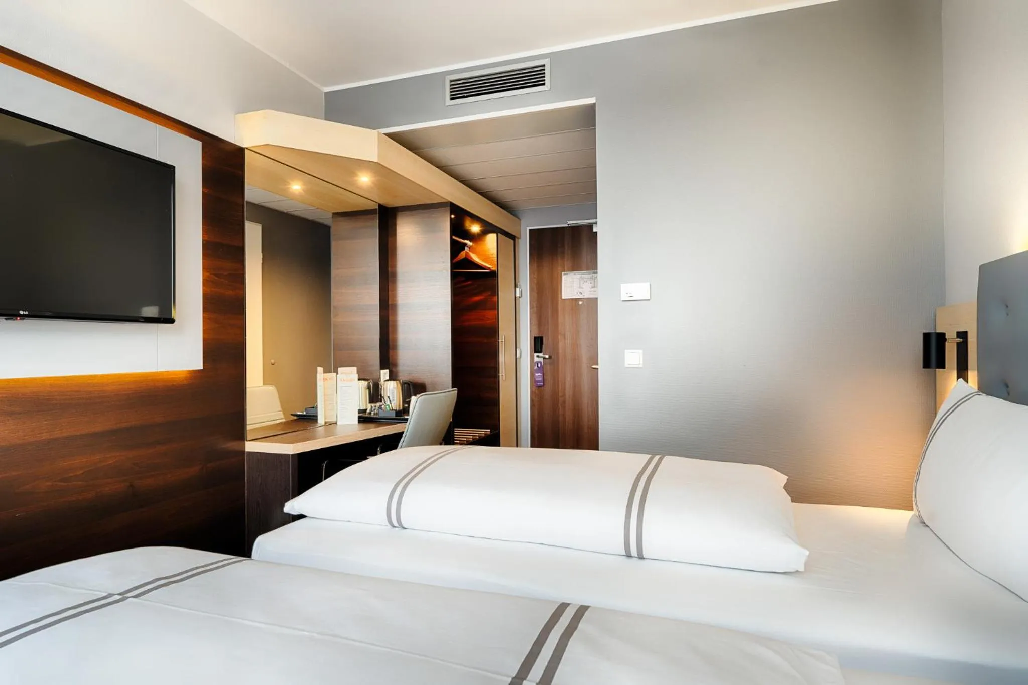 TV and multimedia, Bed in Premier Inn Berlin City Süd