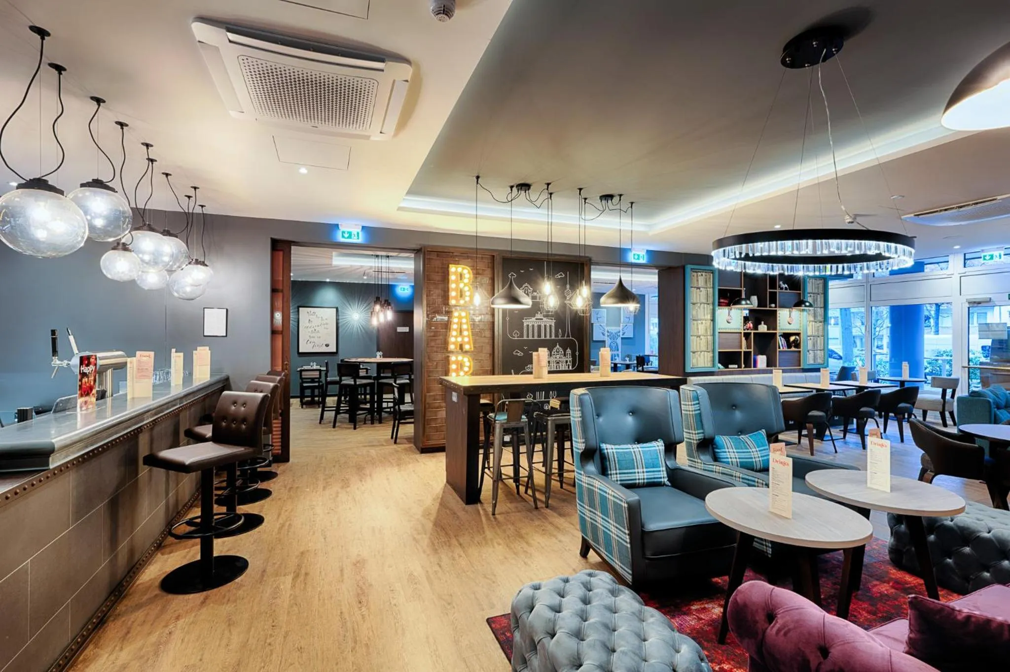 Lounge or bar in Premier Inn Berlin City Süd