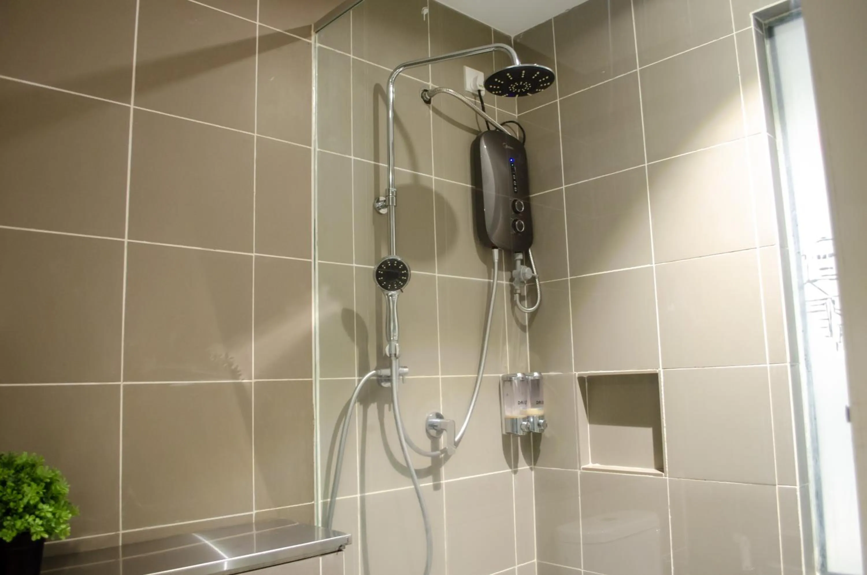 Toilet in Aeropod Suites by Calvin