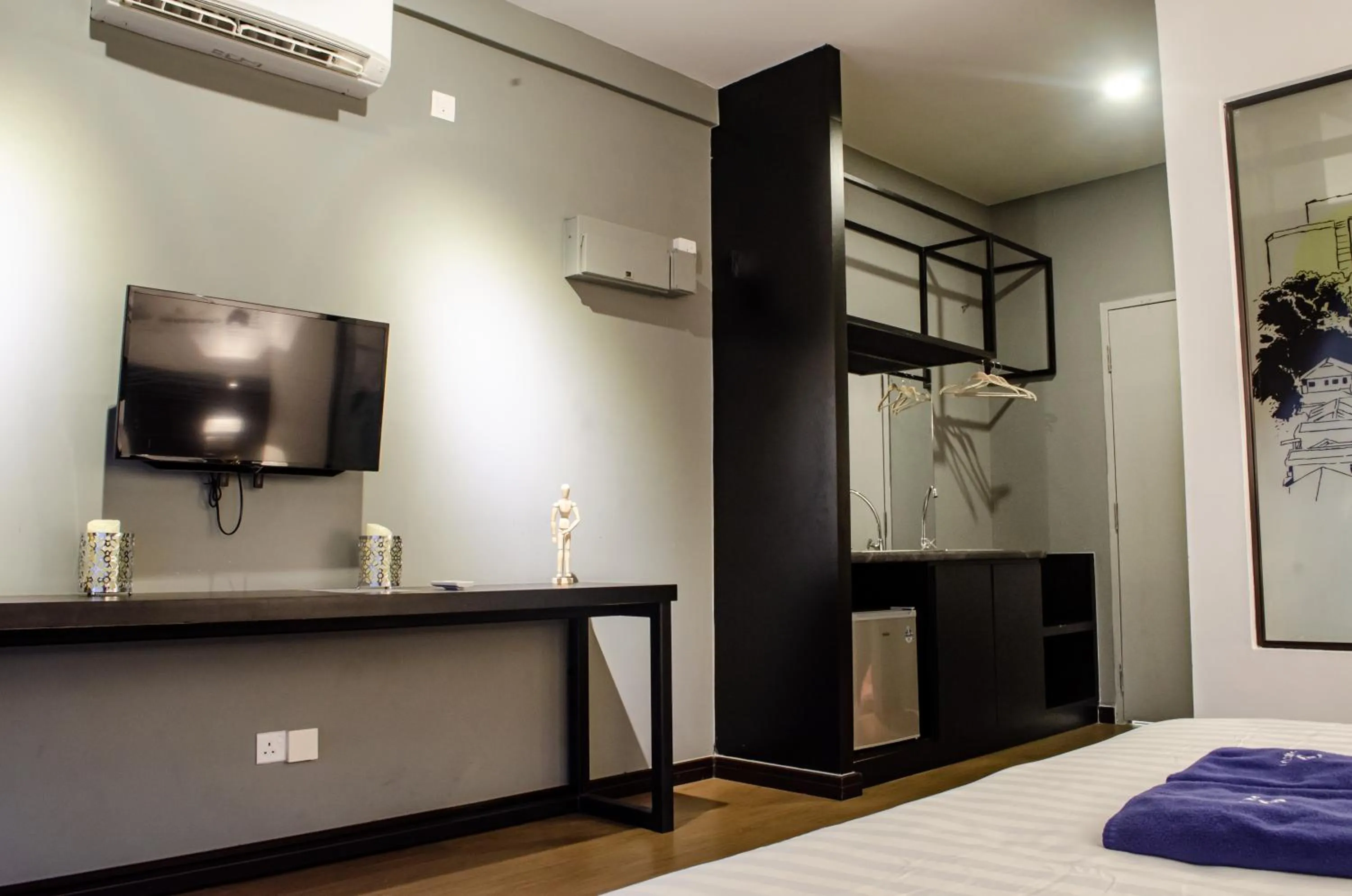 Photo of the whole room, Bed in Aeropod Suites by Calvin