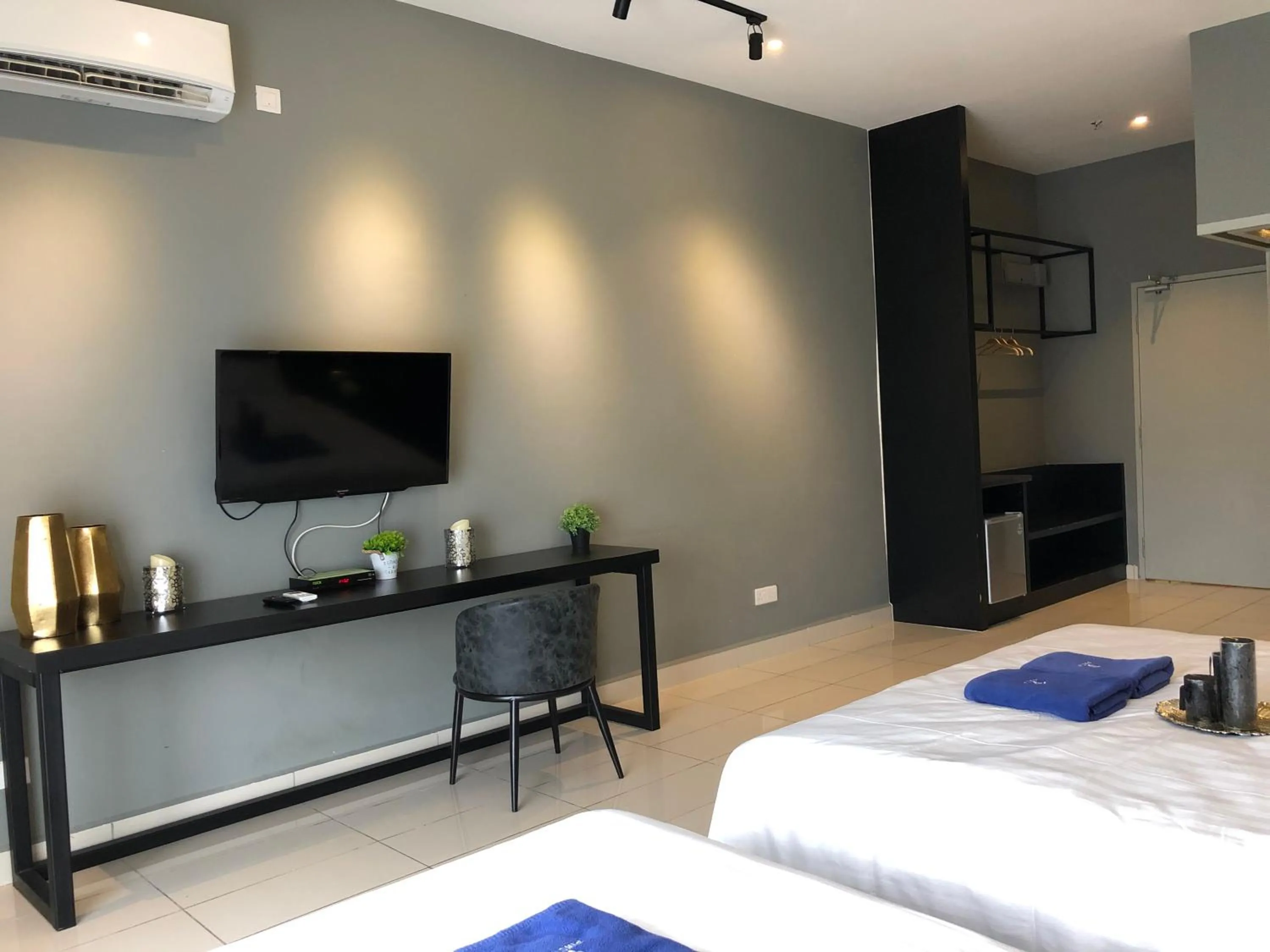 Bed in Aeropod Suites by Calvin