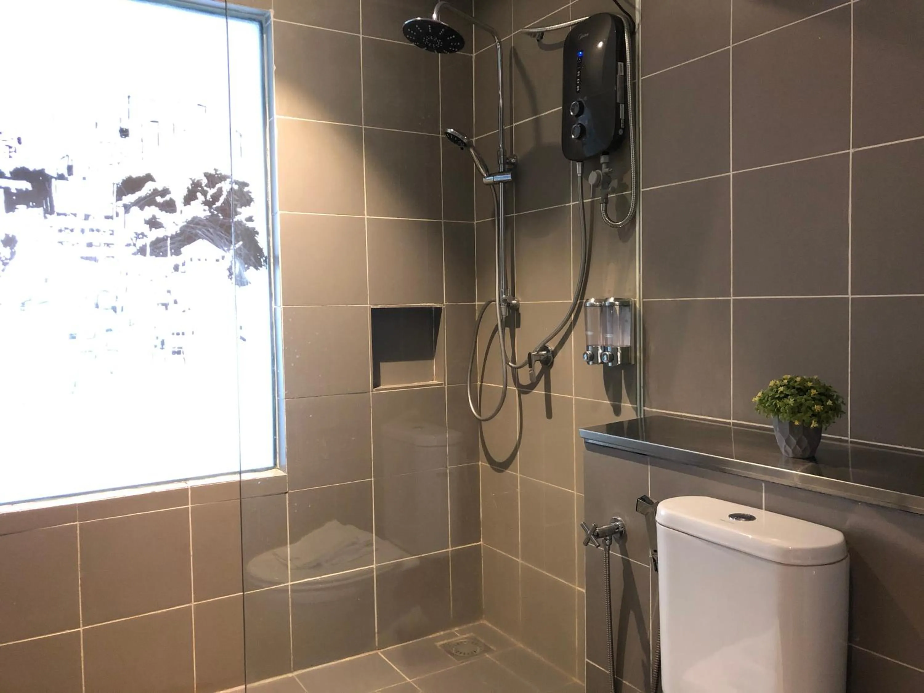 Shower in Aeropod Suites by Calvin