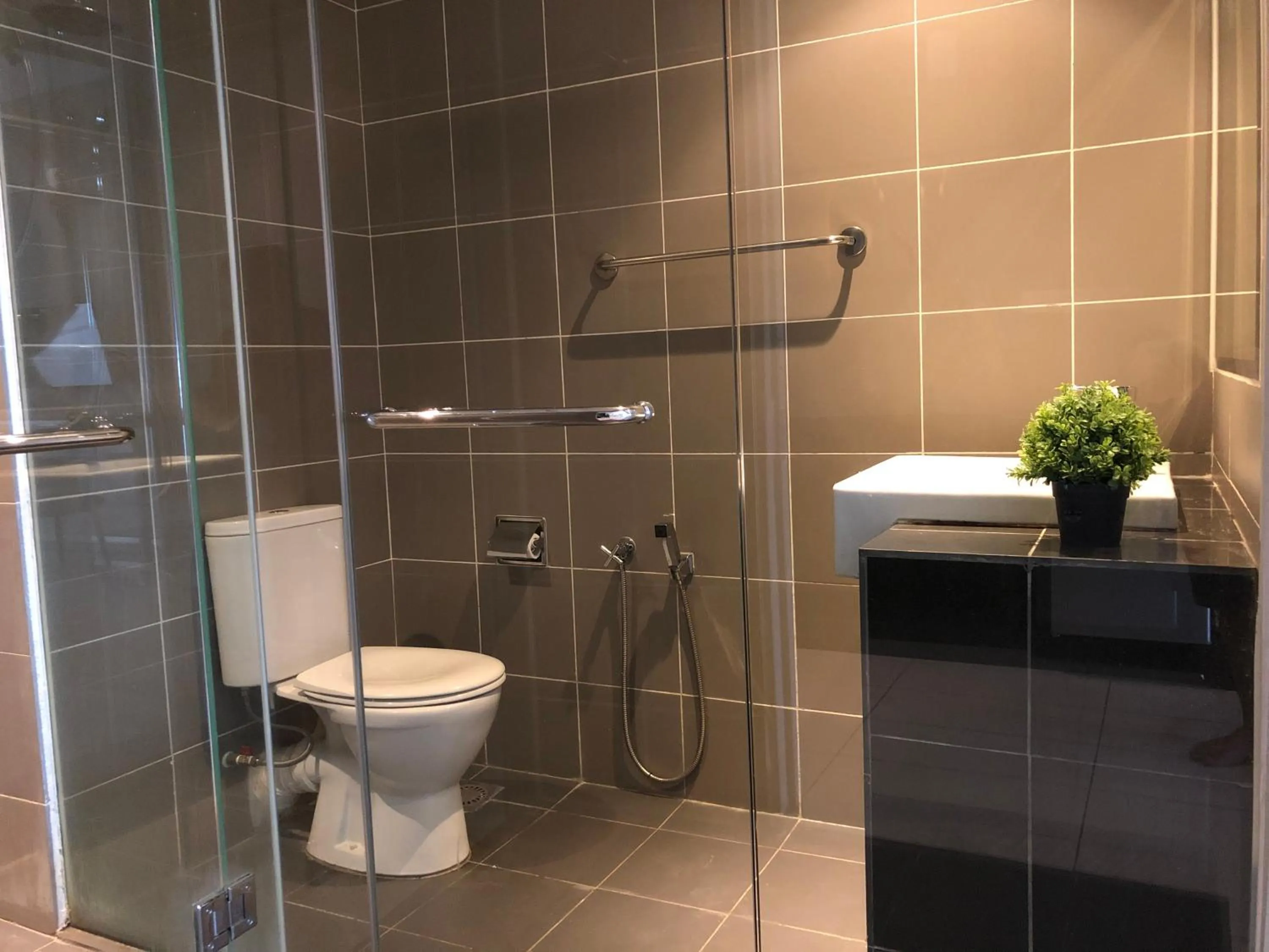 Toilet in Aeropod Suites by Calvin