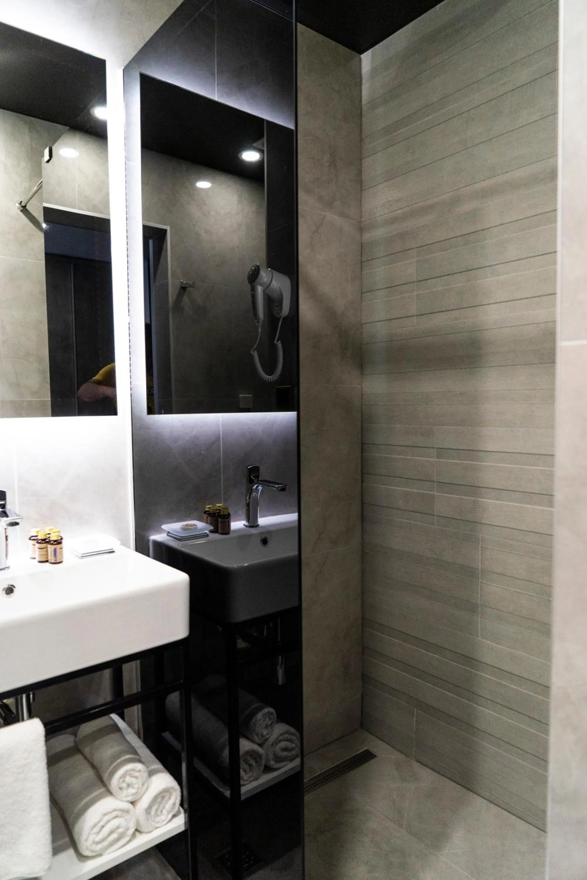 Shower in Hotel Pasha