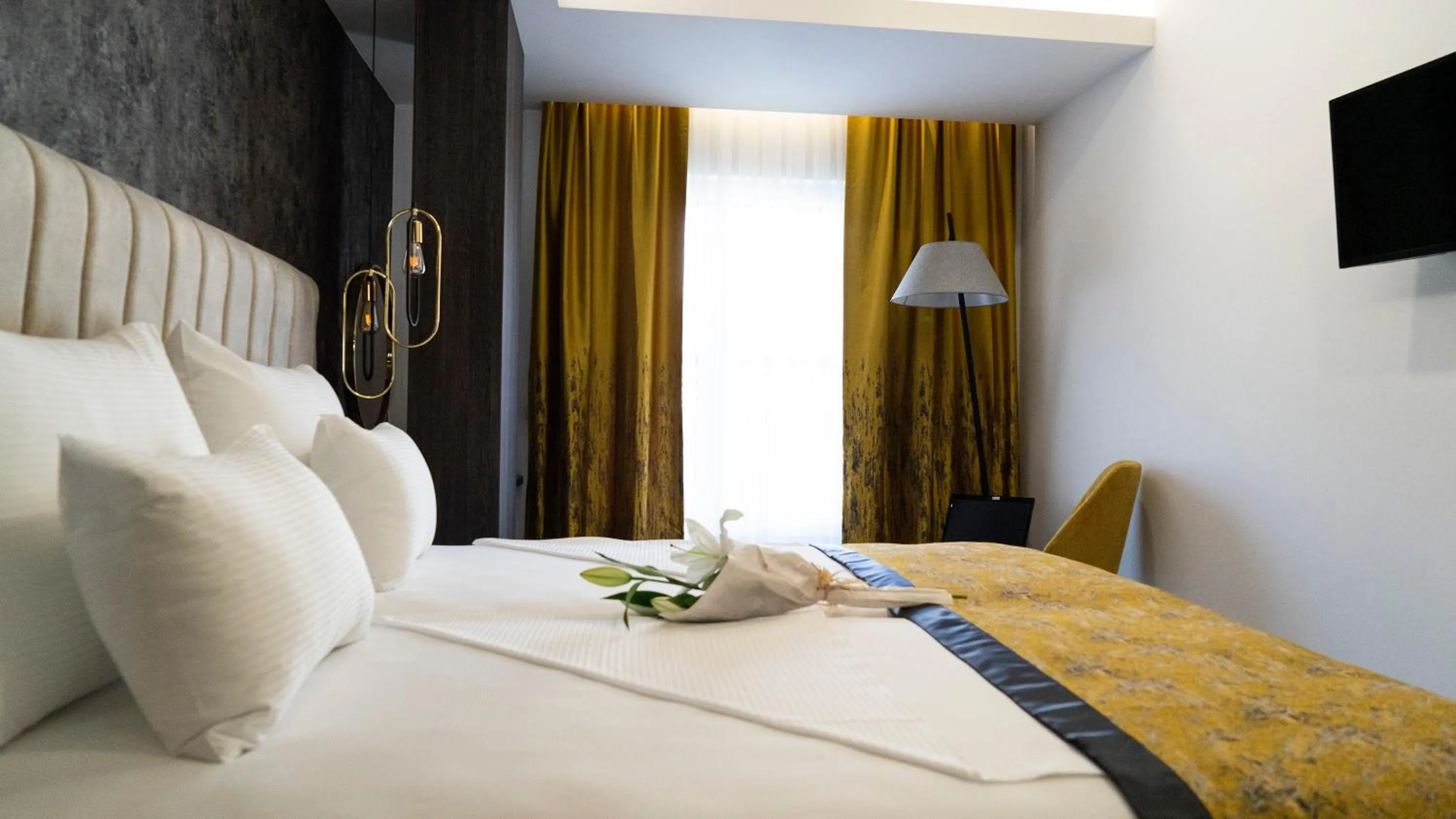 TV and multimedia, Bed in Hotel Pasha