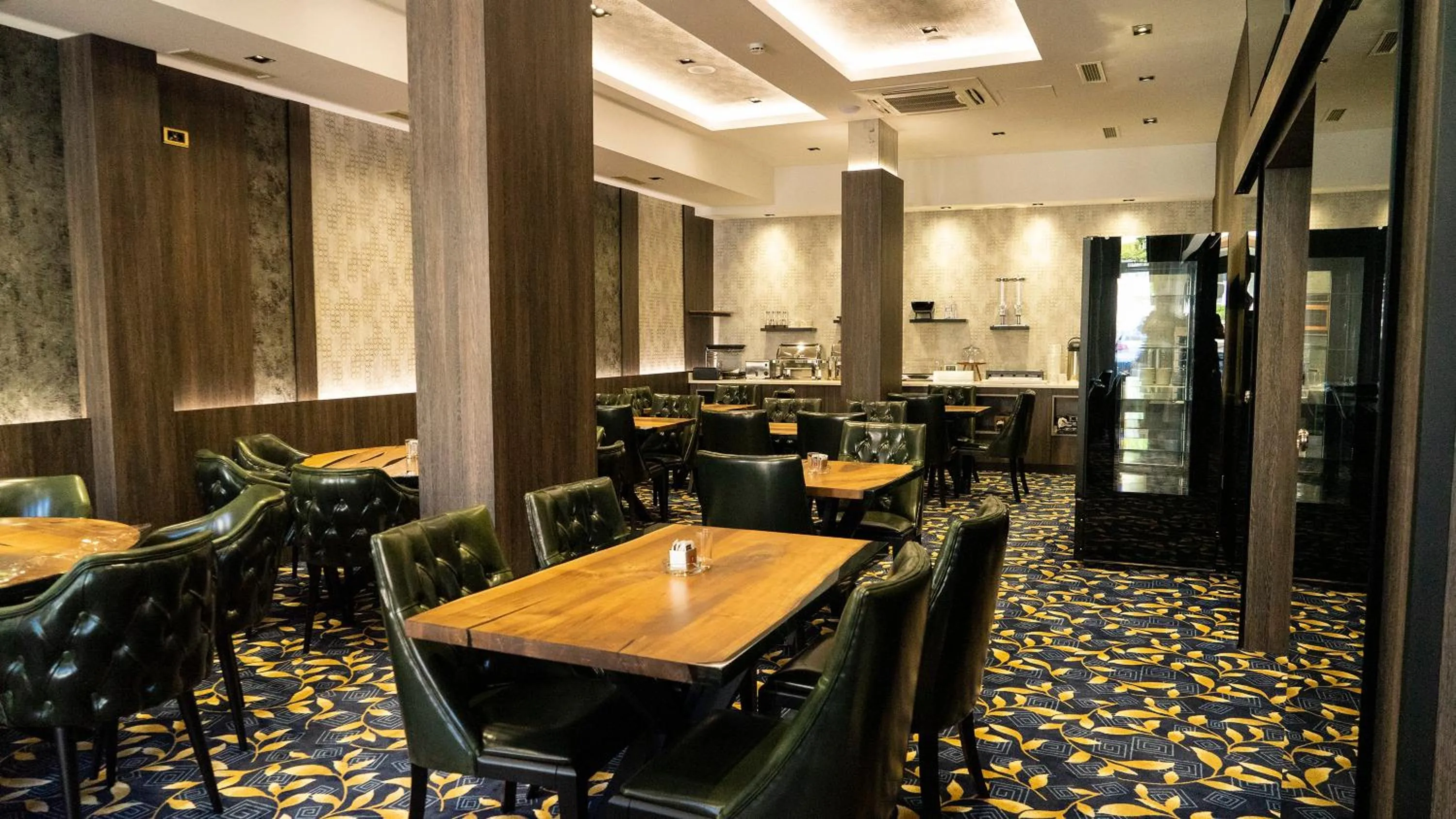 Restaurant/places to eat in Hotel Pasha