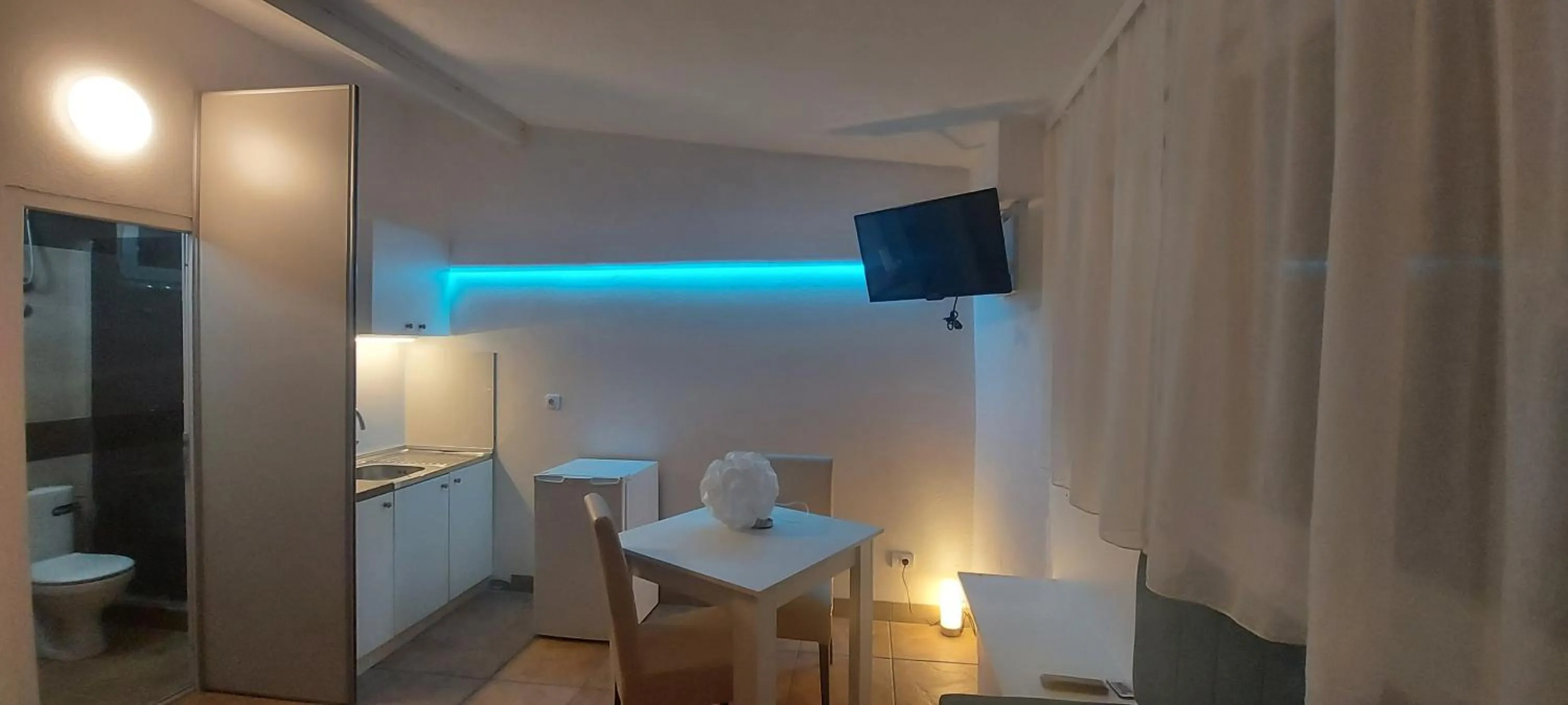 TV and multimedia in MAGENTA Apartments