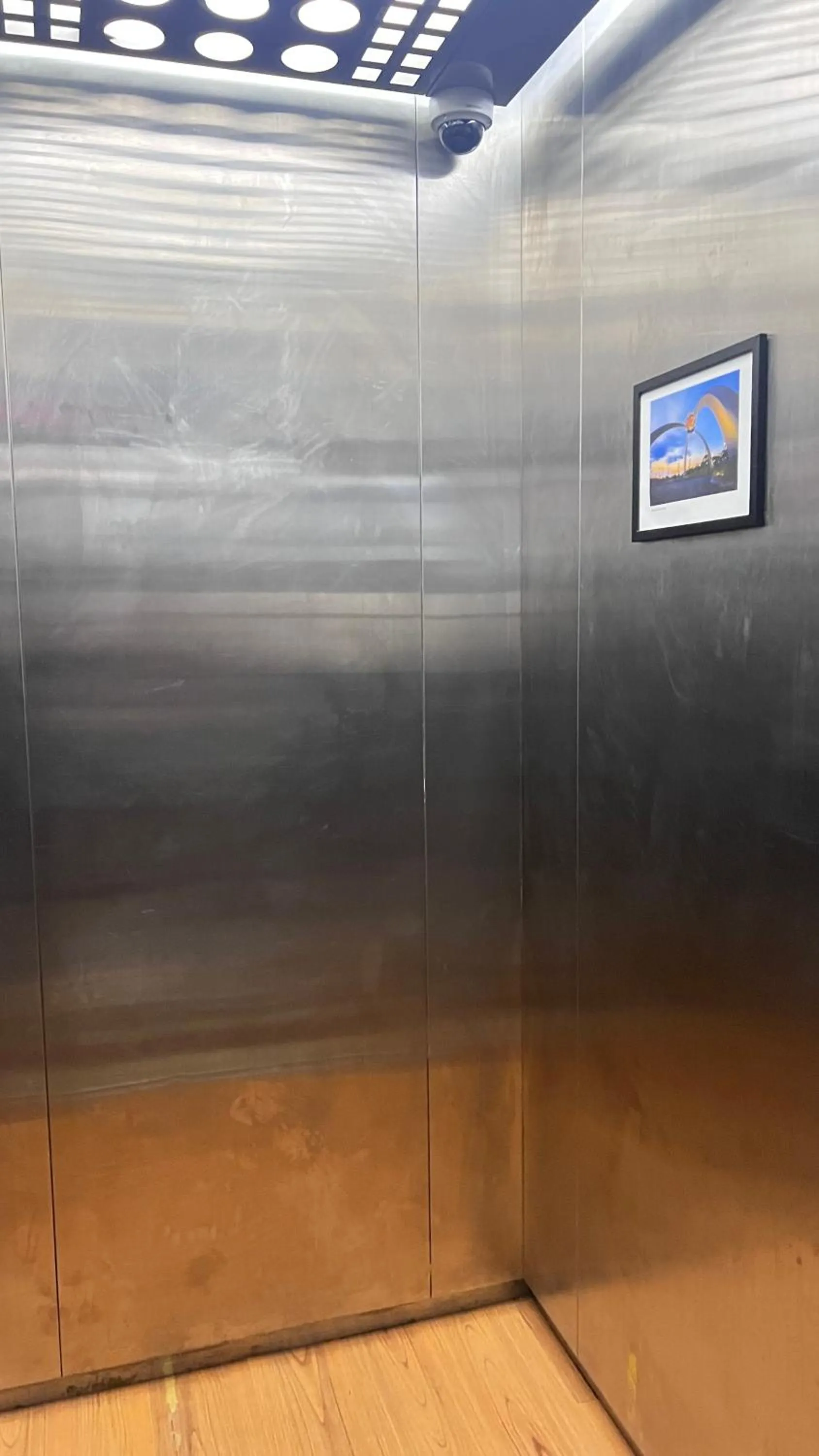 Chariton Hotel Skudai Kiri