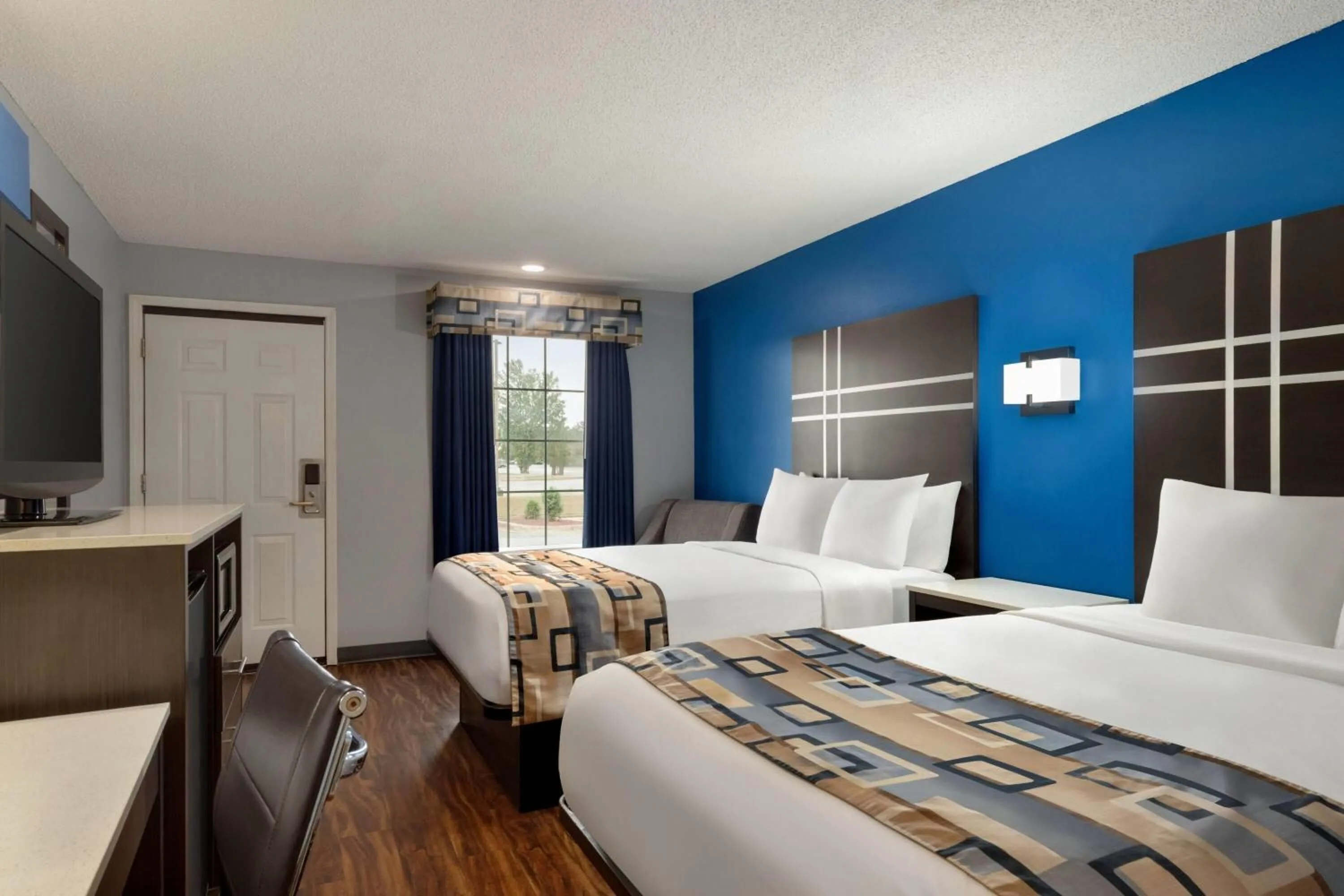 Photo of the whole room, Bed in Baymont by Wyndham Albany at Albany Mall