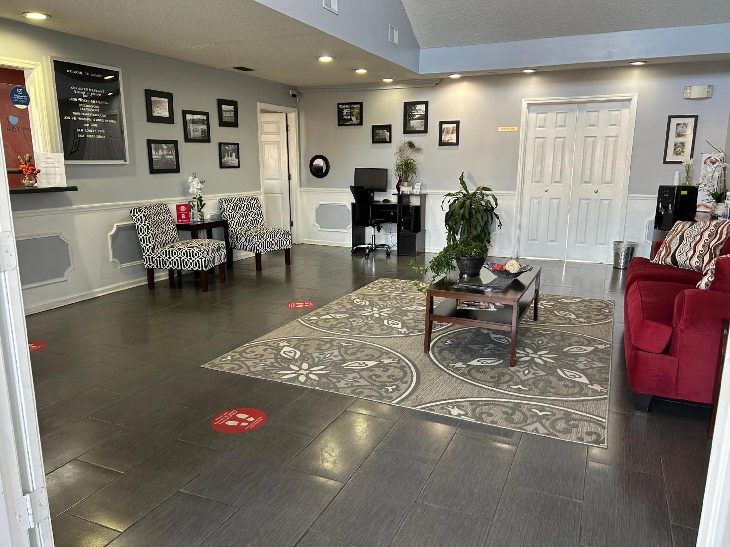 Lobby or reception in Baymont by Wyndham Albany at Albany Mall