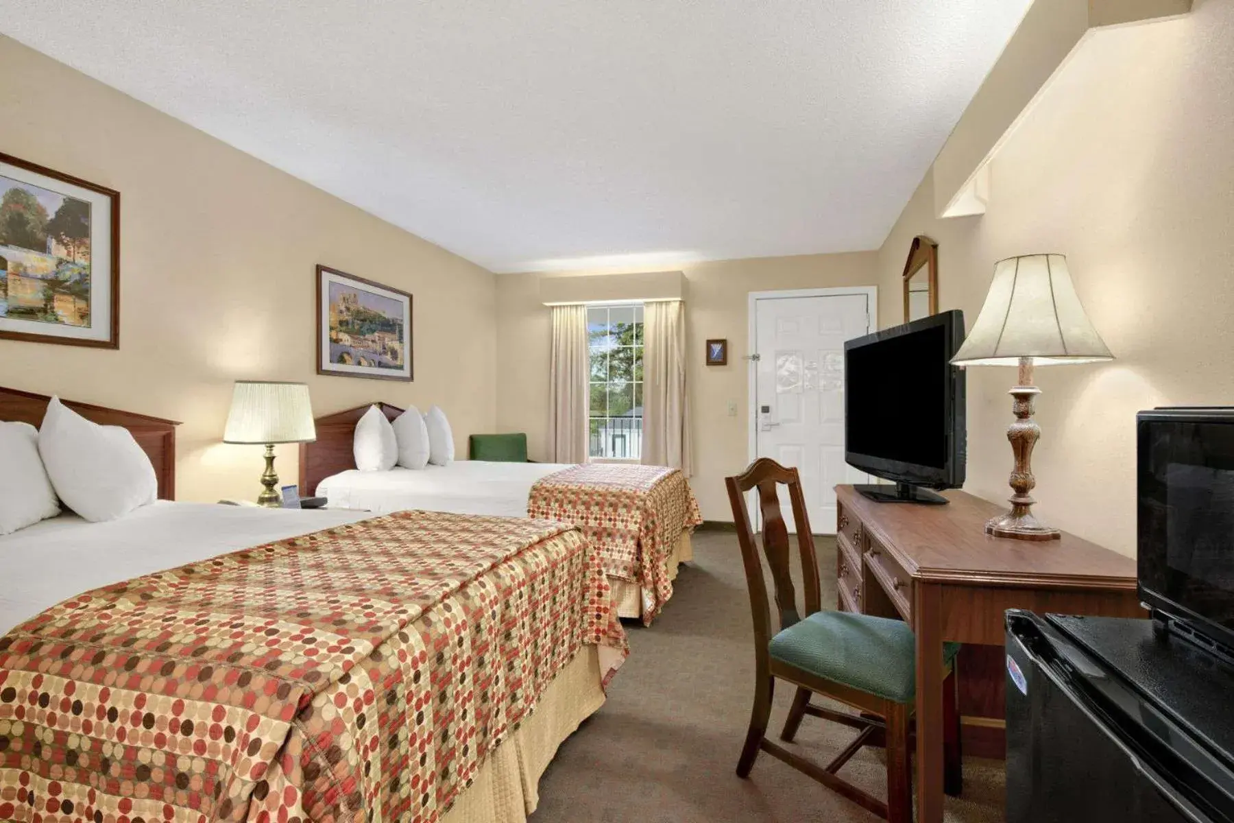 Deluxe Double Room with Two Double Beds - Disability Access - Non-Smoking in Baymont by Wyndham Albany at Albany Mall Deluxe Double Room with Two Double Beds - Disability Access - Non-Smoking in Baymont by Wyndham Albany at Albany Mall