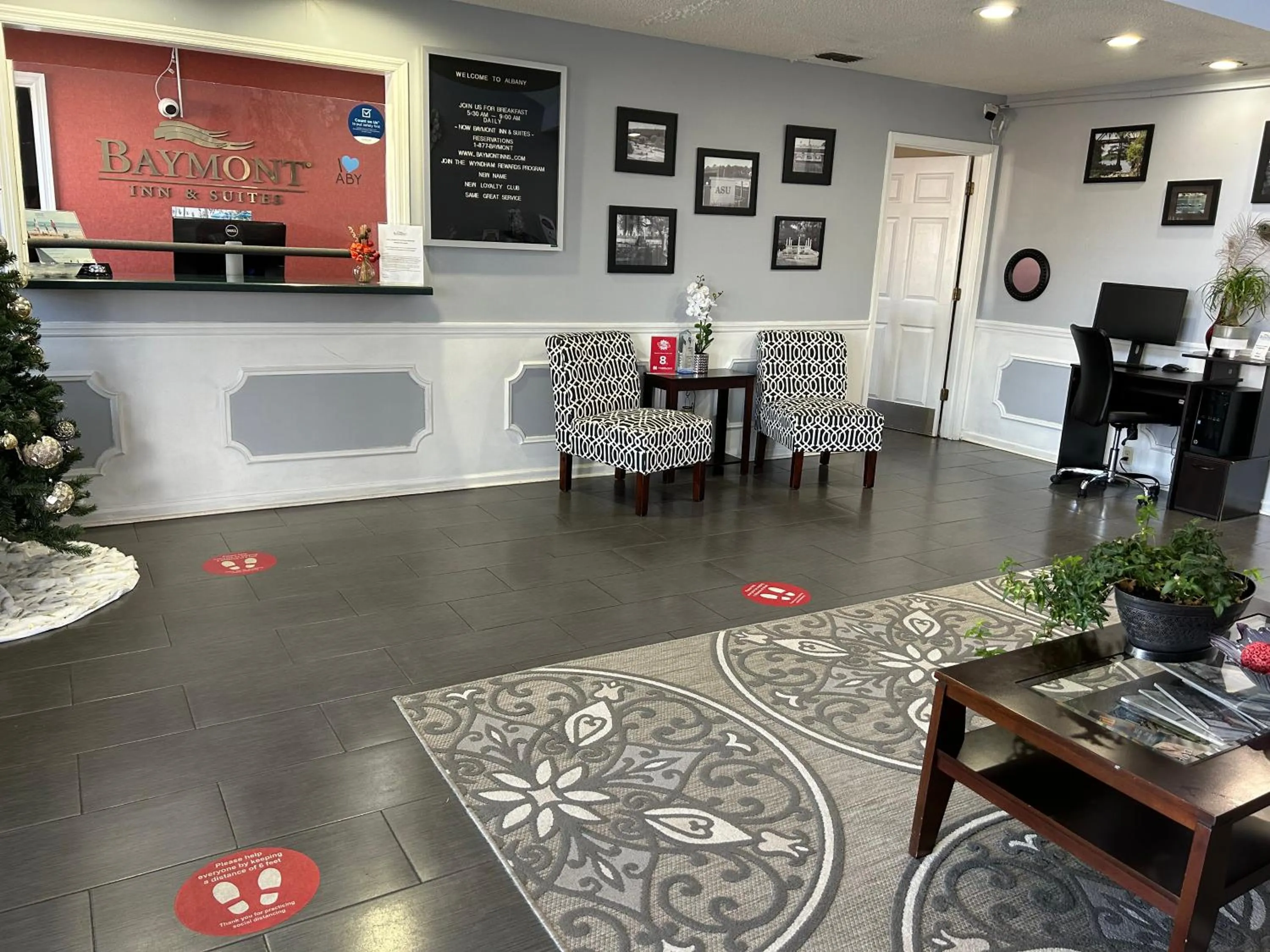Lobby or reception in Baymont by Wyndham Albany at Albany Mall