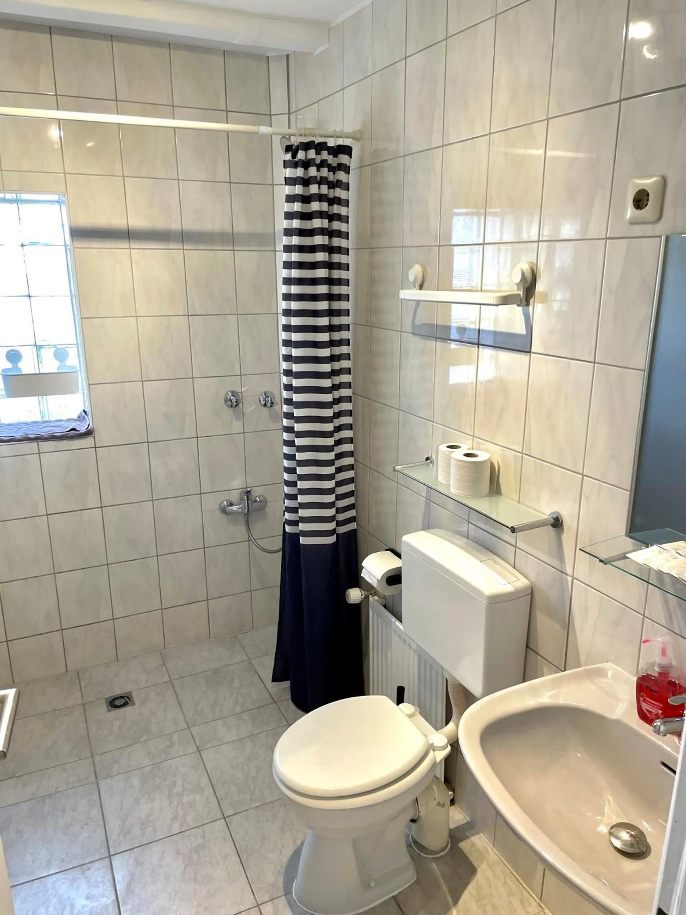 Shower in Hotel Nello