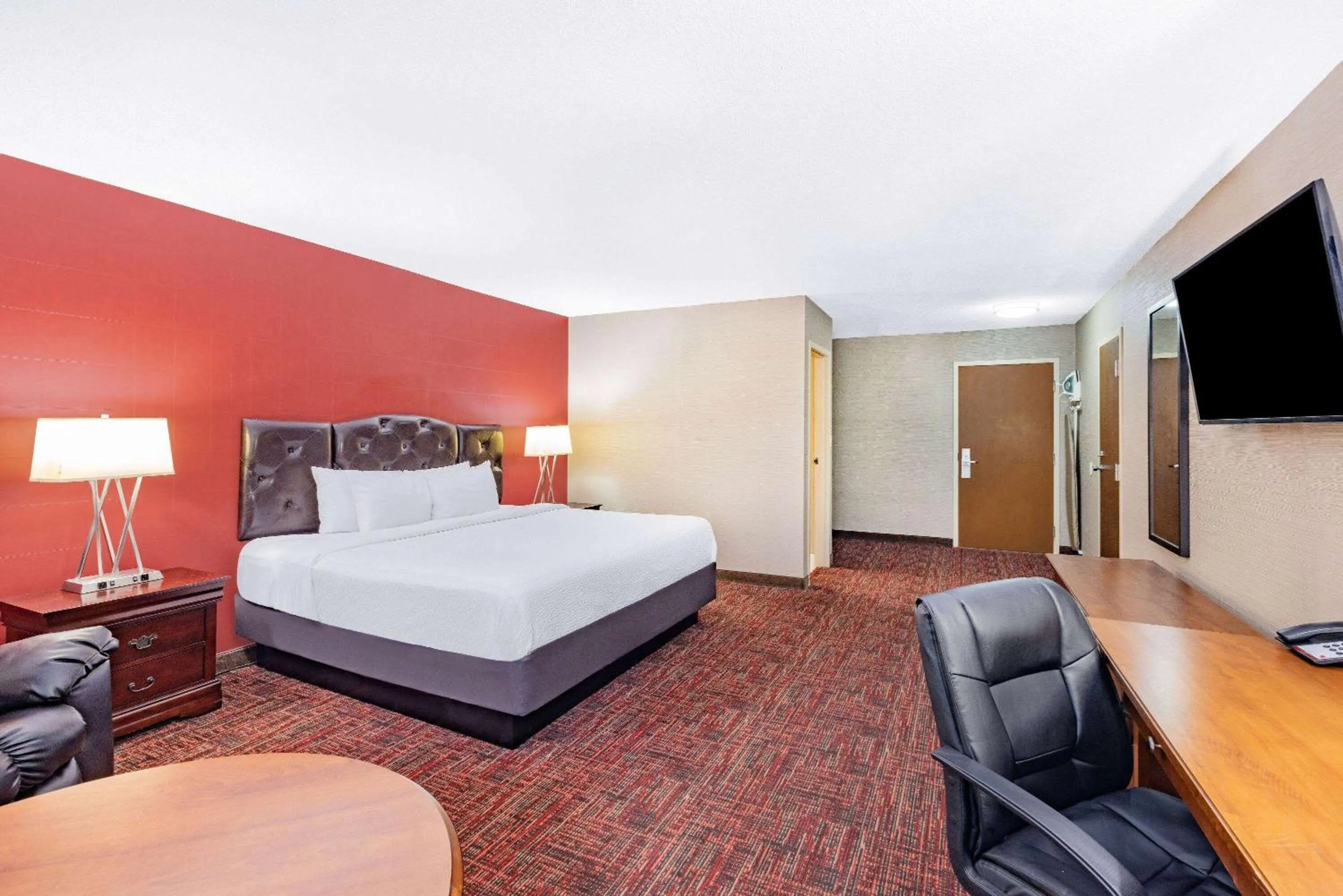 Photo of the whole room, Bed in Ramada by Wyndham Grand Forks