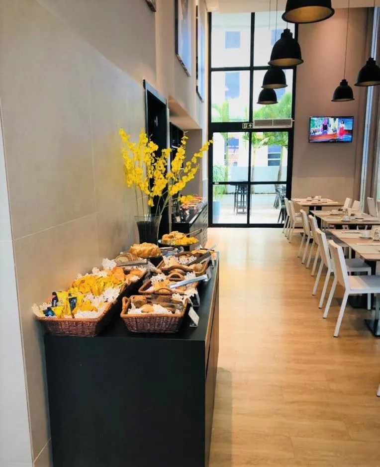 Restaurant/places to eat in Astron Suítes Mondial Salvador by Nobile