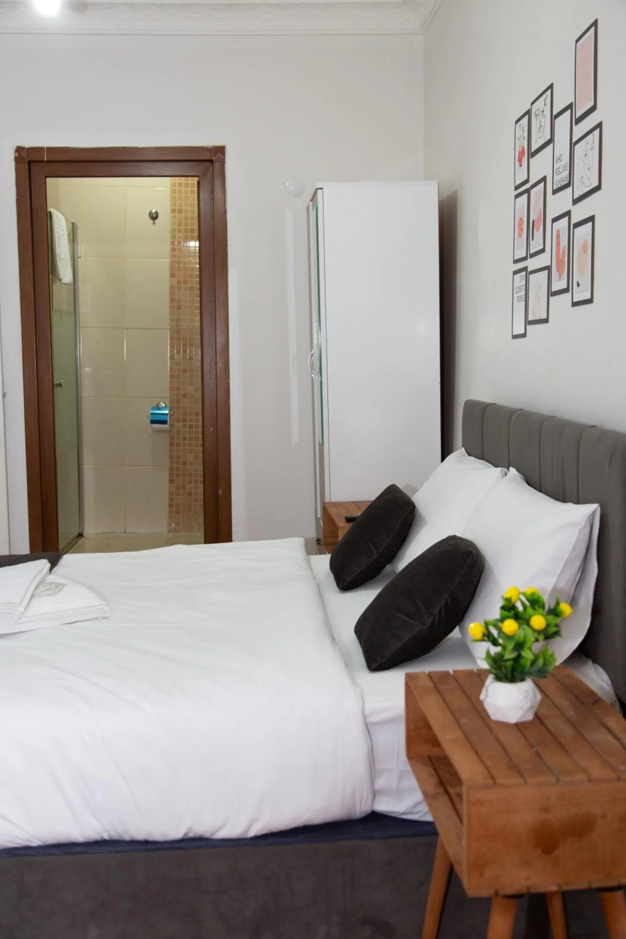 Bed in Kondoskali Hotel