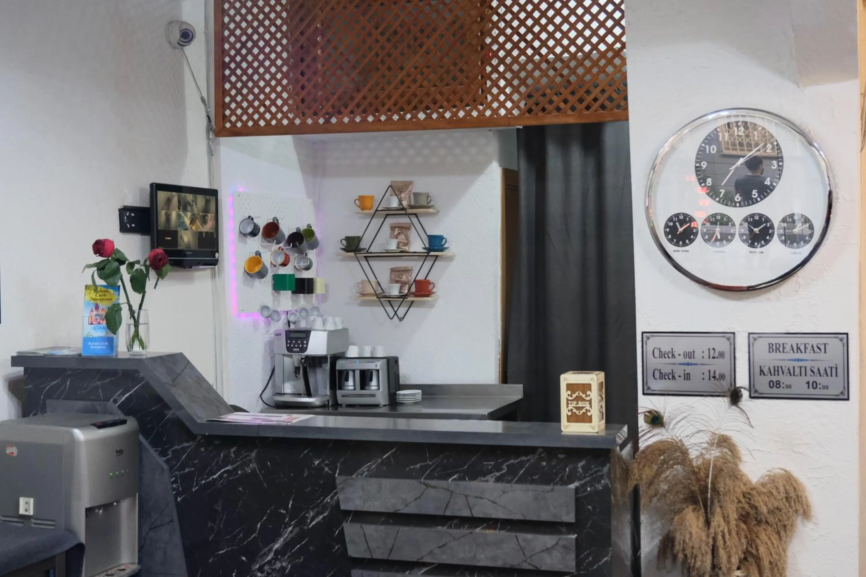 Coffee/tea facilities in Kondoskali Hotel