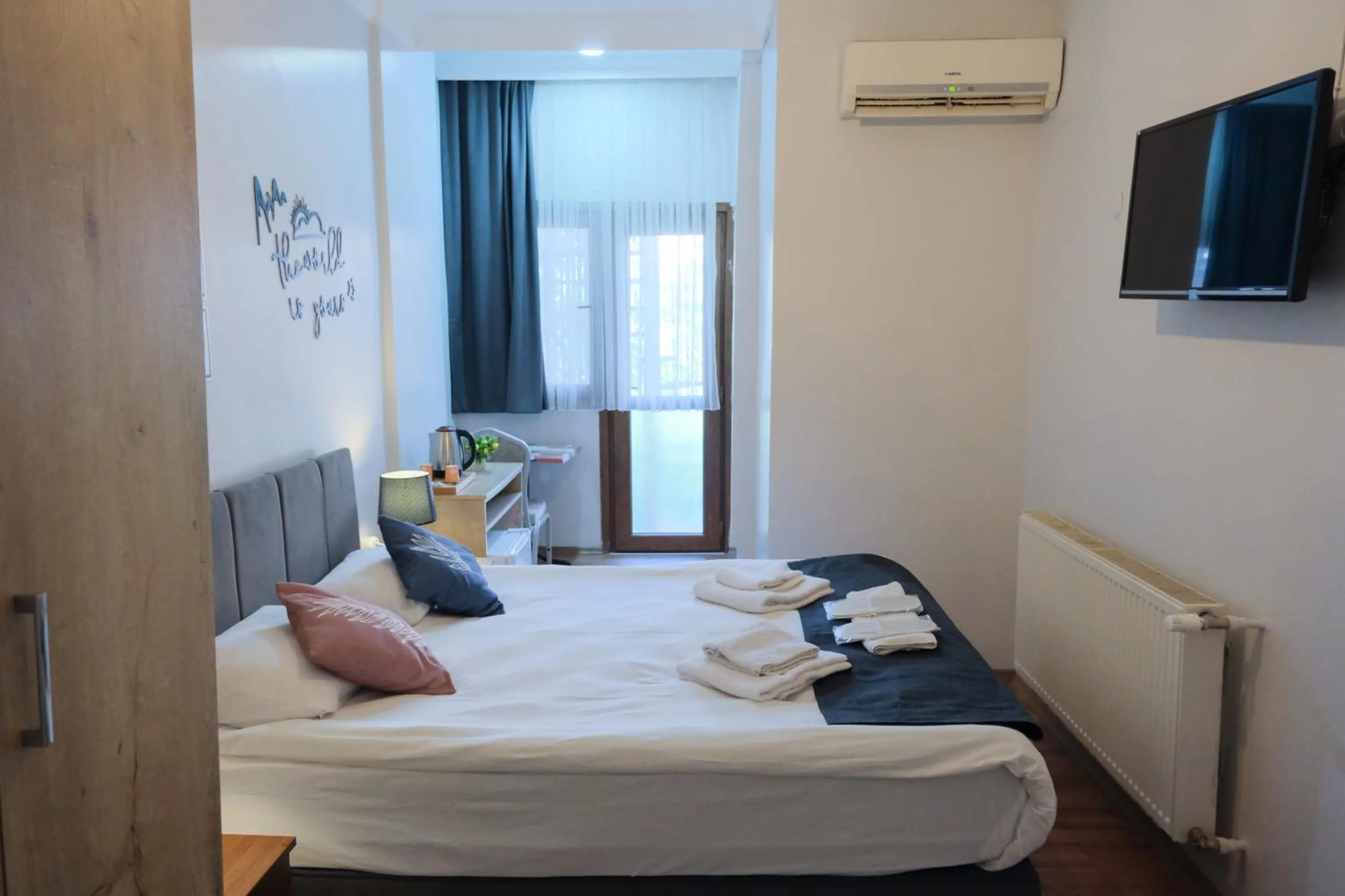 Photo of the whole room in Kondoskali Hotel