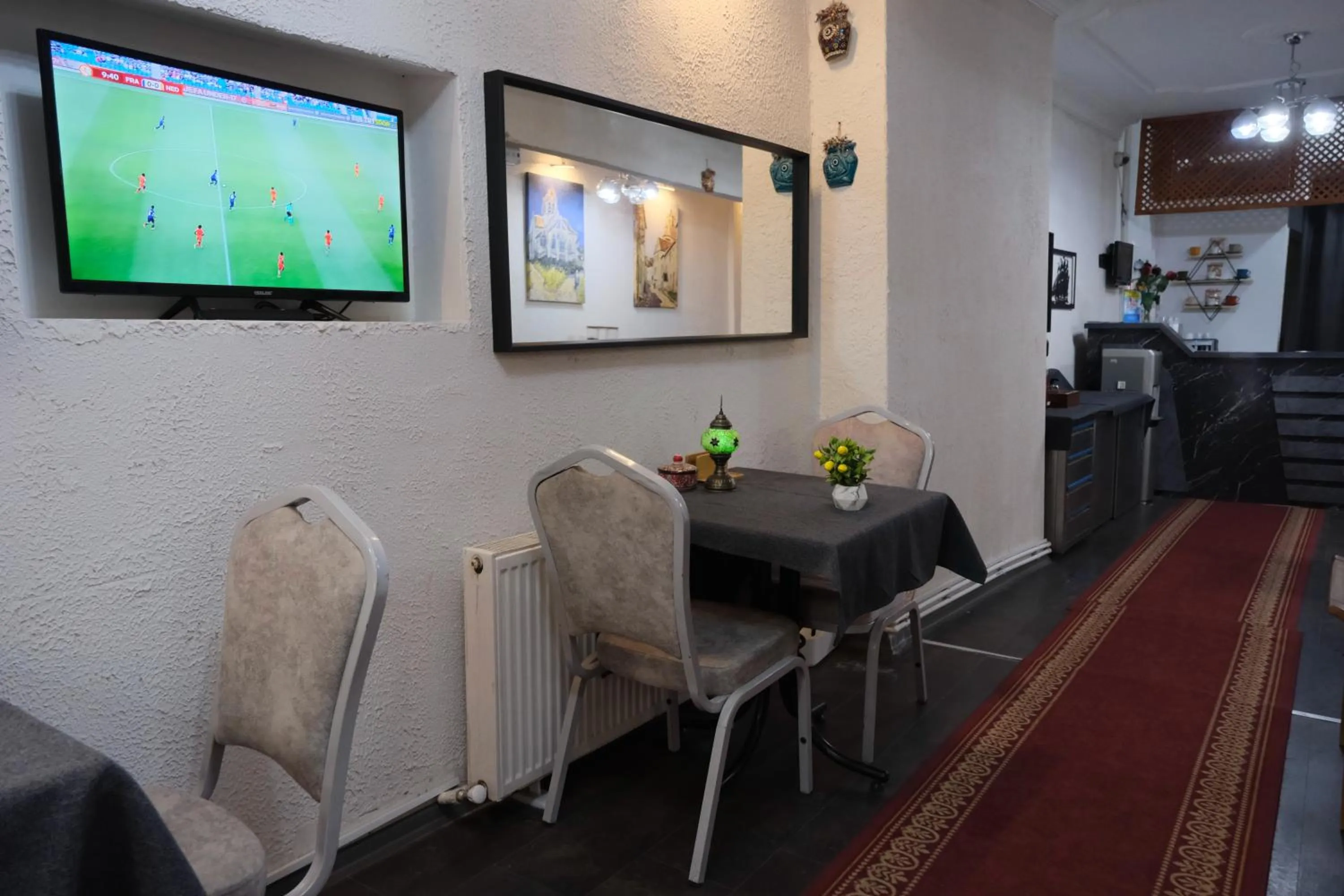 Communal lounge/ TV room in Kondoskali Hotel