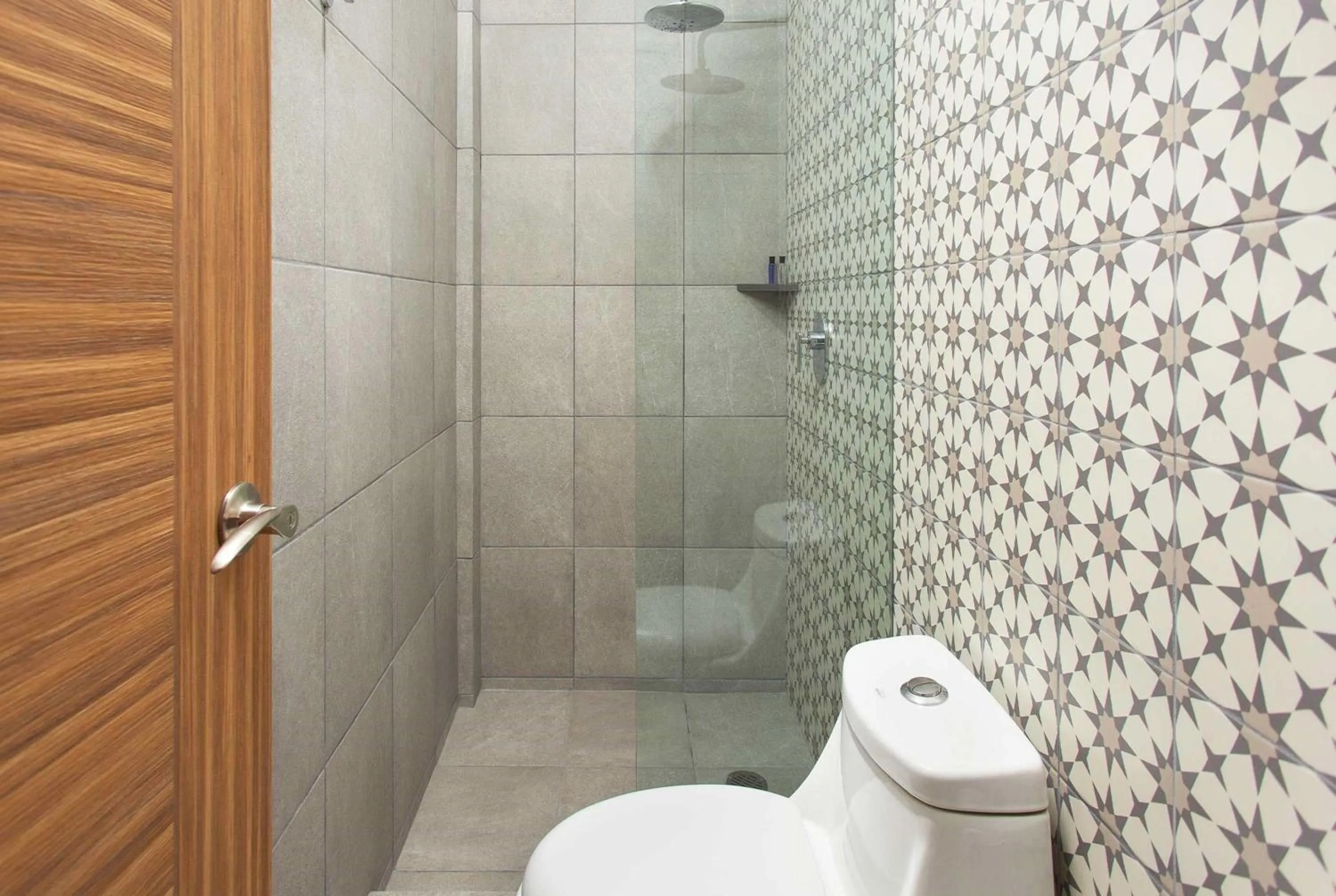 Bathroom in Hotel MX zócalo CDMX, Trademark Collection by Wyndham