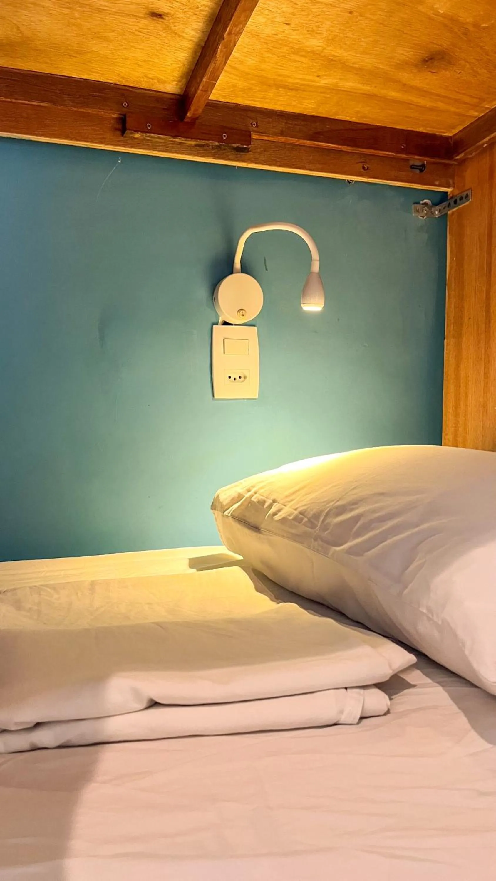 Bedroom, Bed in Longboard Paradise Surf Club