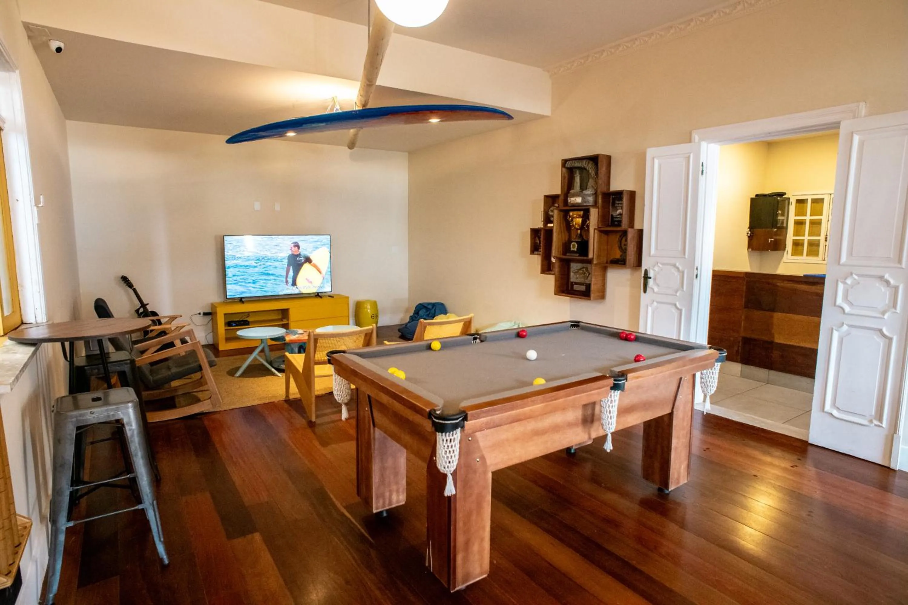 Living room in Longboard Paradise Surf Club