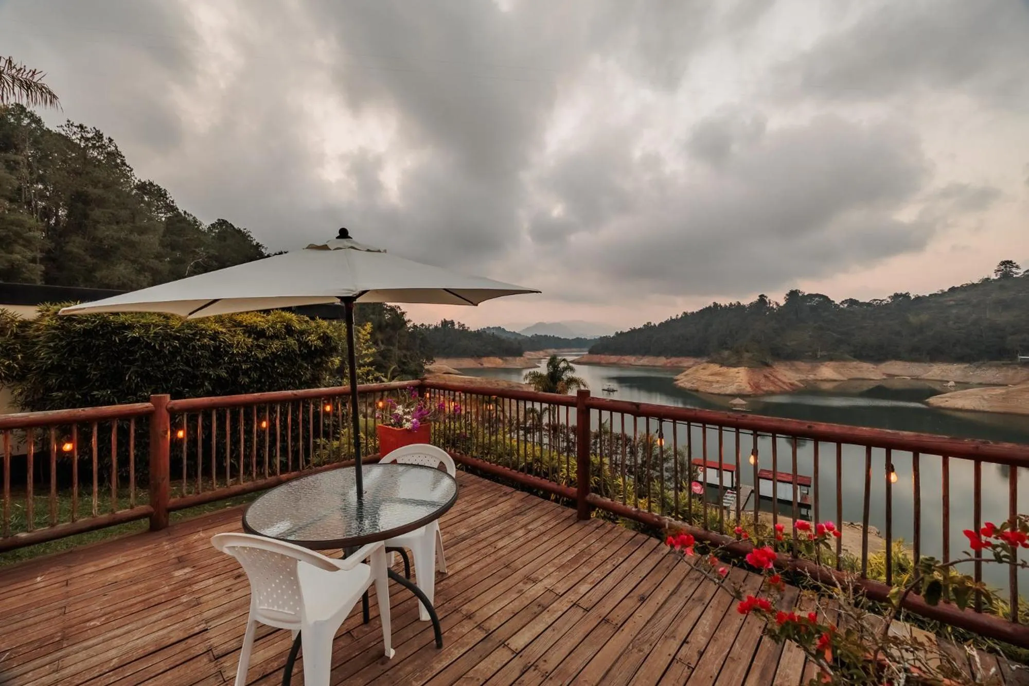 Pietrasanta hotel campestre frente a la represa del Peñol y Guatape