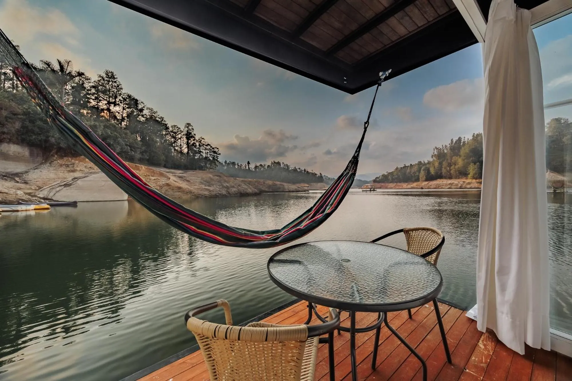 Pietrasanta hotel campestre frente a la represa del Peñol y Guatape