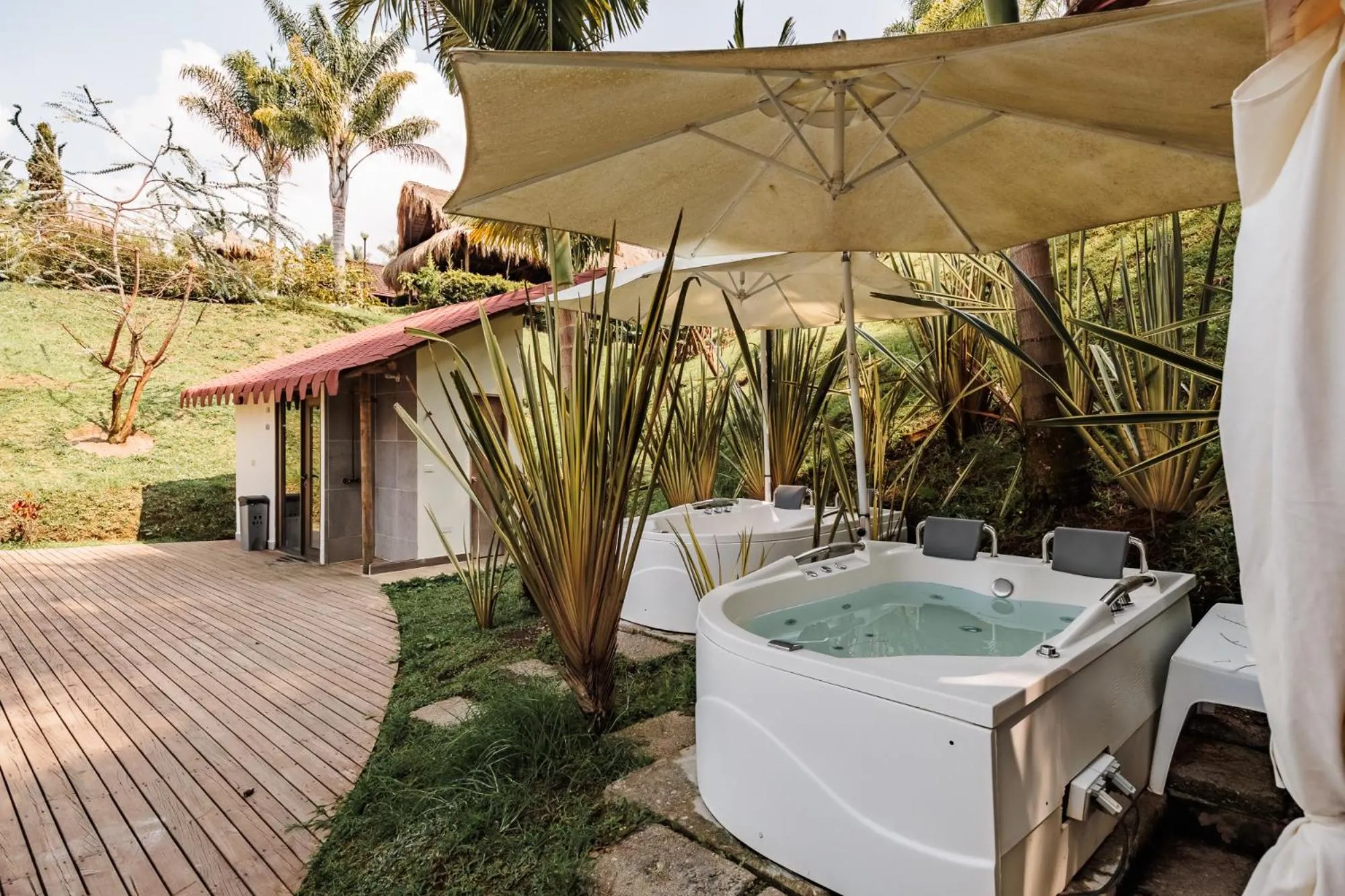 Pietrasanta hotel campestre frente a la represa del Peñol y Guatape