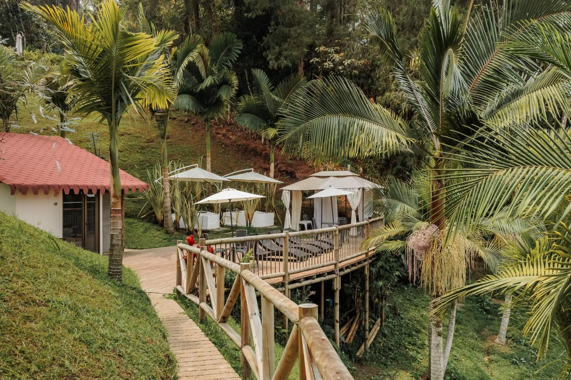 Pietrasanta hotel campestre frente a la represa del Peñol y Guatape