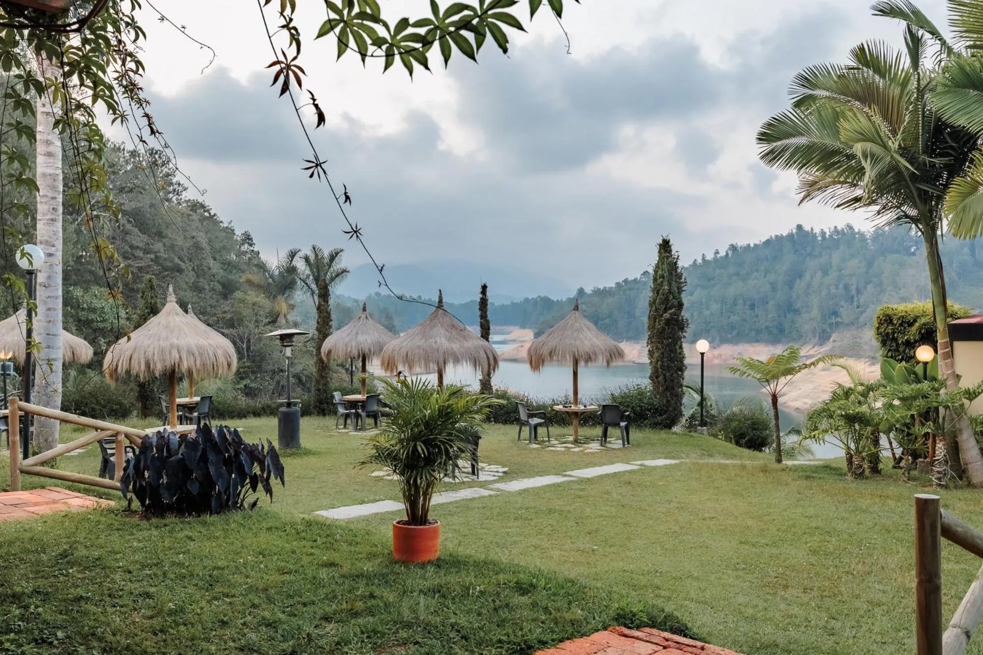 Pietrasanta hotel campestre frente a la represa del Peñol y Guatape