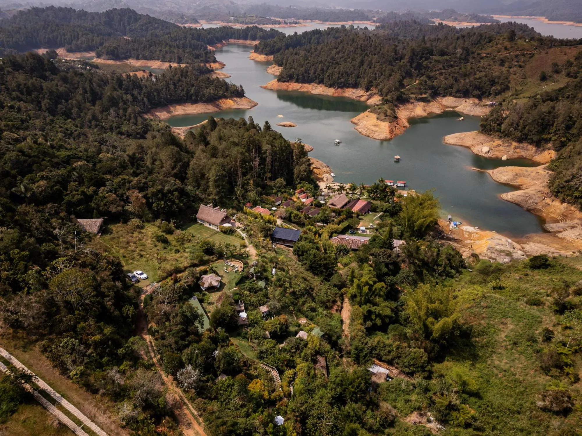 Pietrasanta hotel campestre frente a la represa del Peñol y Guatape
