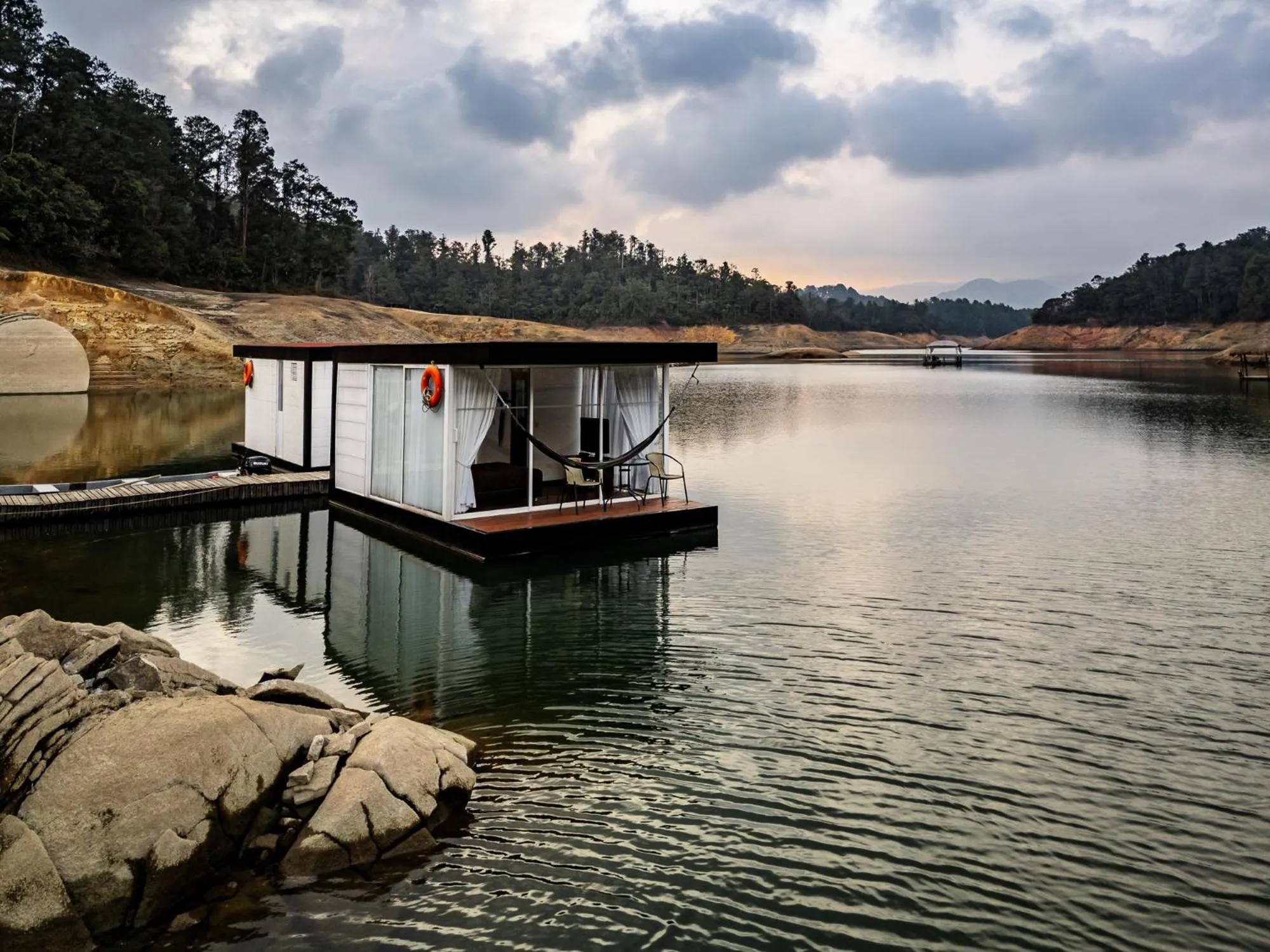 Pietrasanta hotel campestre frente a la represa del Peñol y Guatape