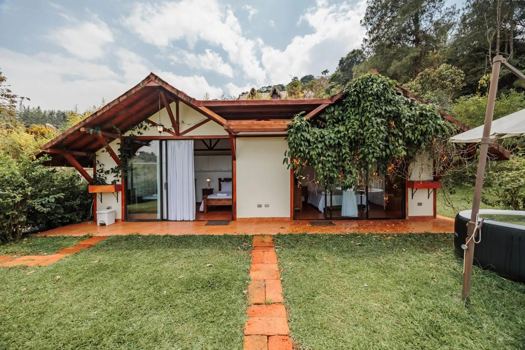 Pietrasanta hotel campestre frente a la represa del Peñol y Guatape