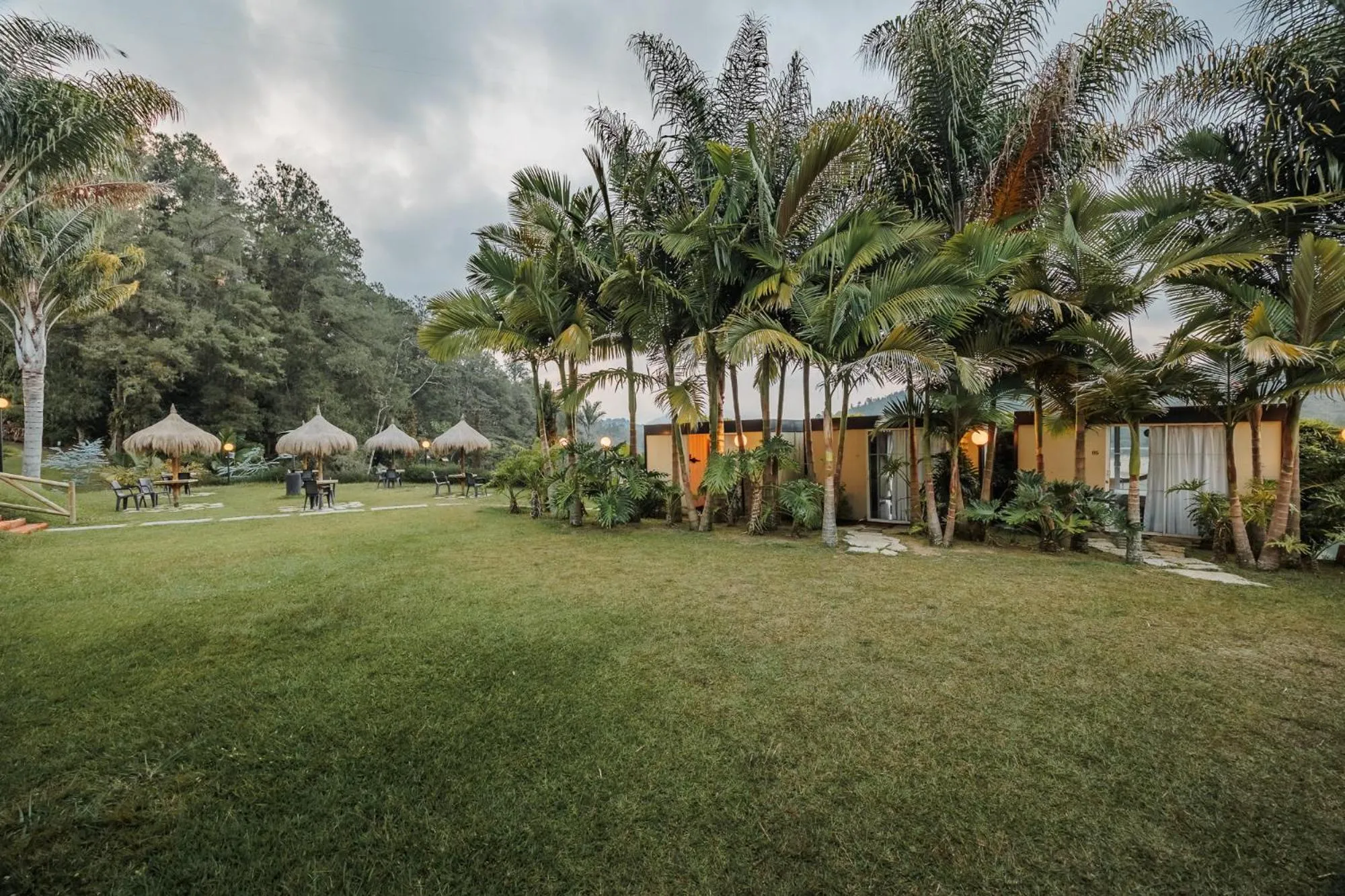 Pietrasanta hotel campestre frente a la represa del Peñol y Guatape