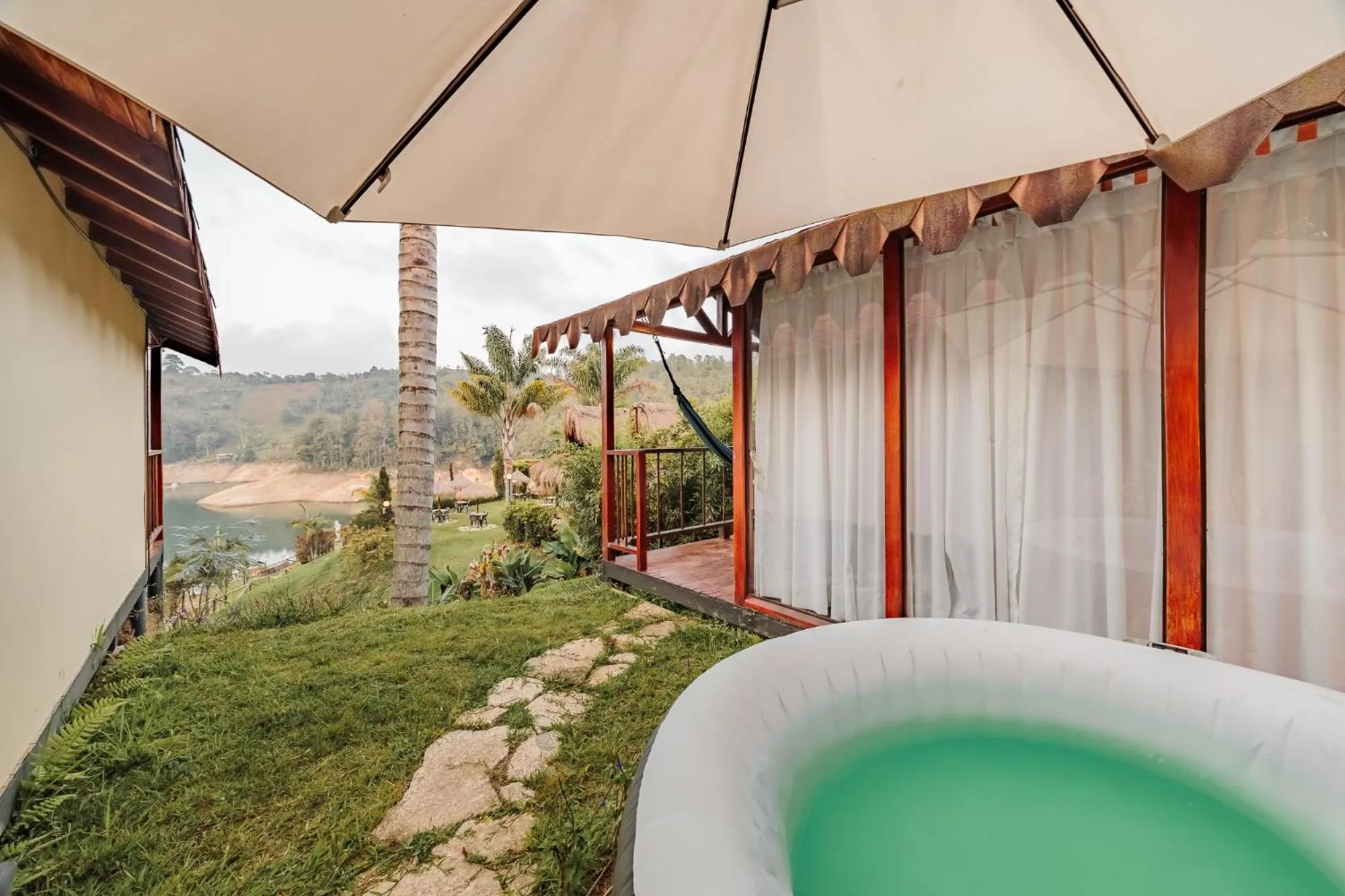 Pietrasanta hotel campestre frente a la represa del Peñol y Guatape