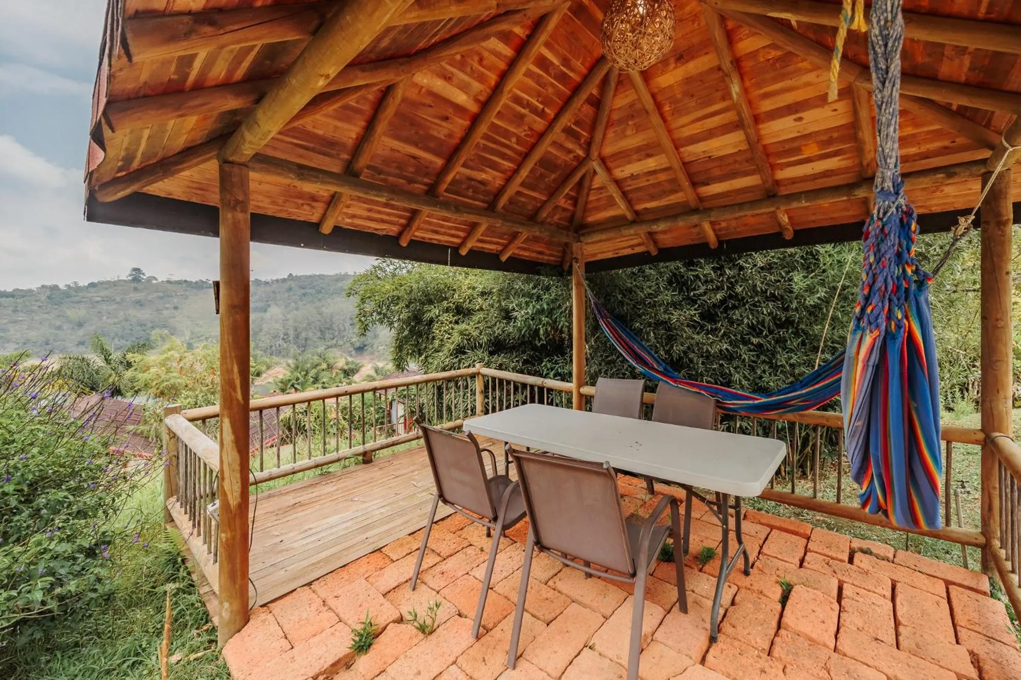 Pietrasanta hotel campestre frente a la represa del Peñol y Guatape